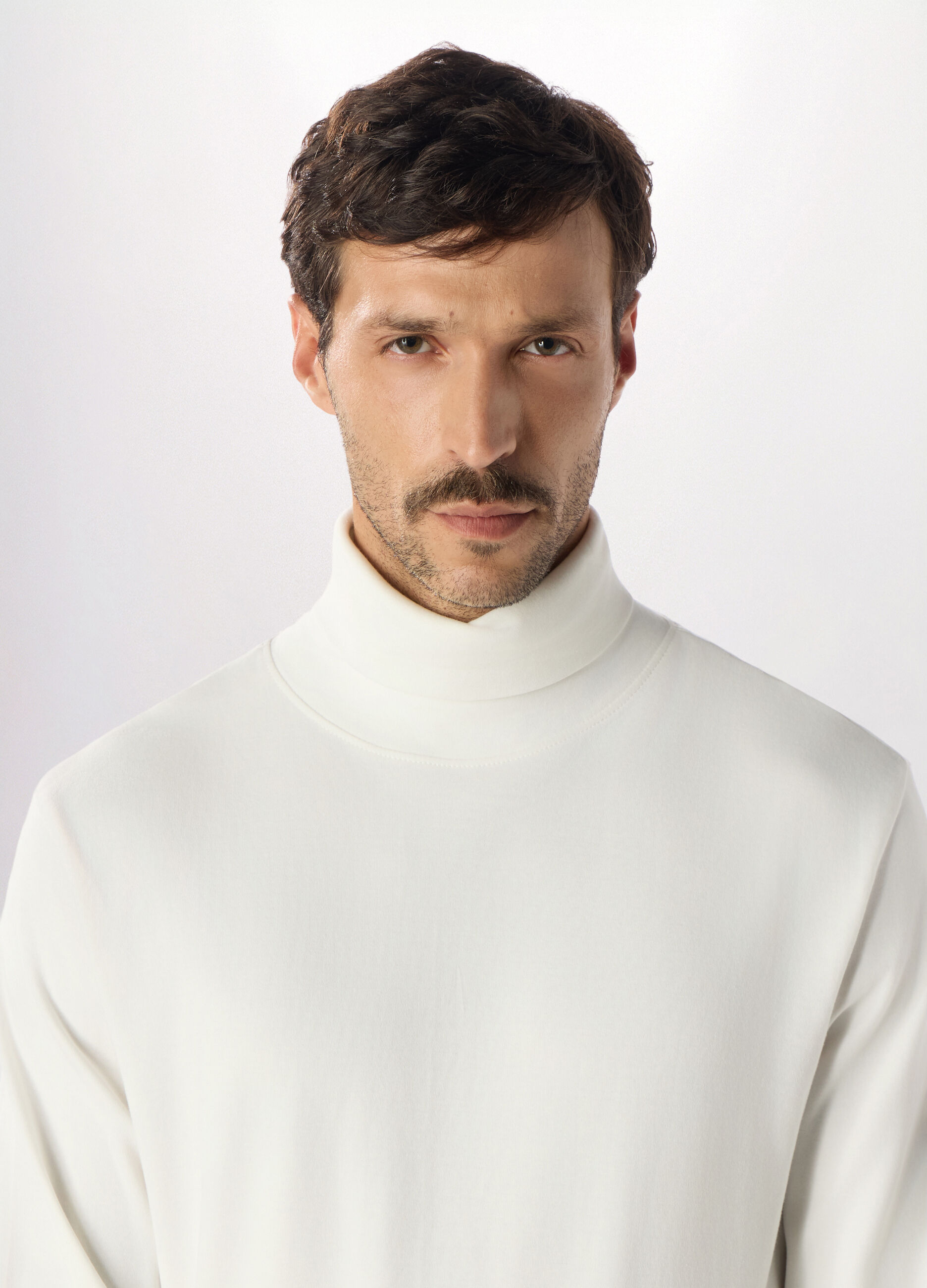 Maglia a collo alto in puro cotone uomo_2