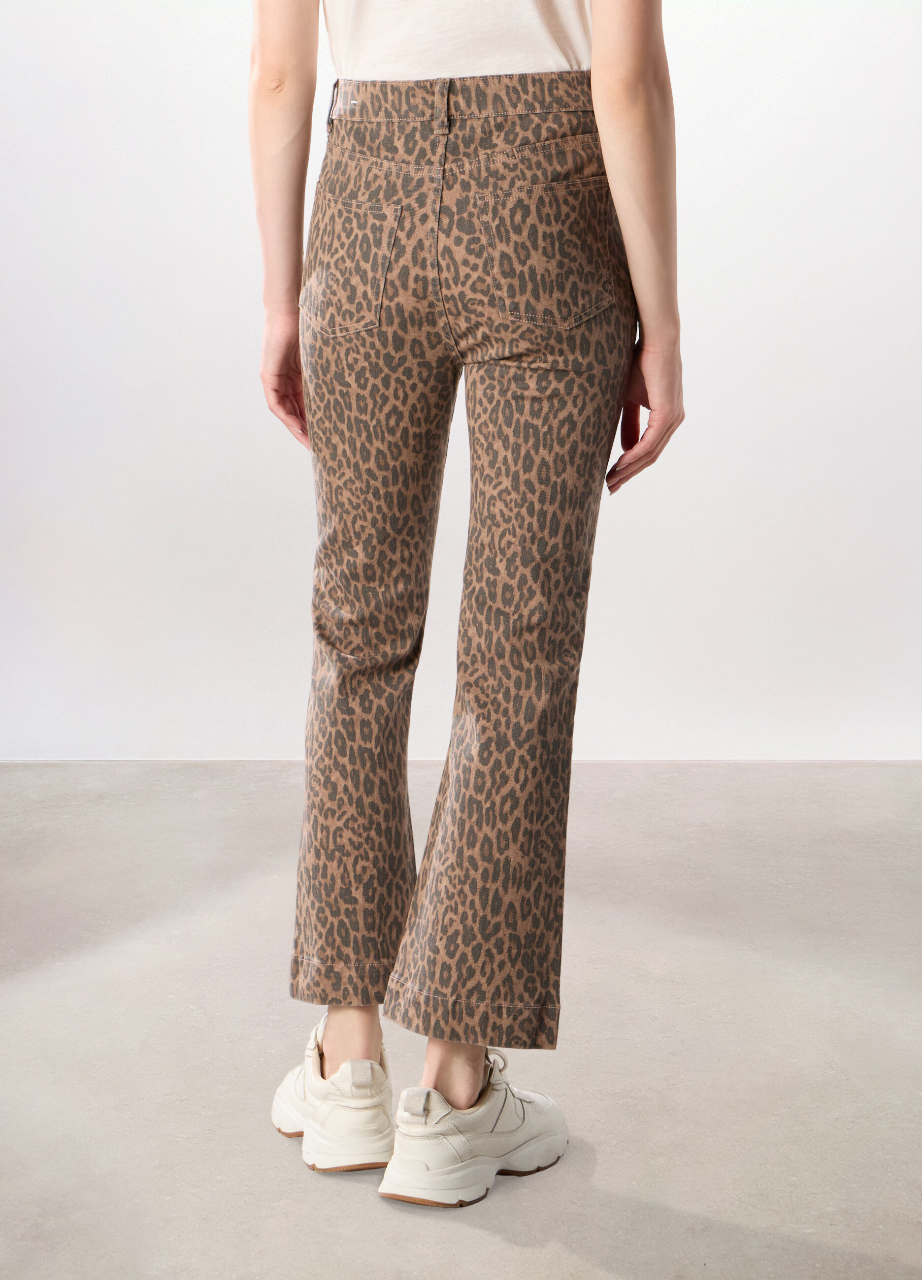 Pantaloni flare fit in denim misto cotone stretch donna_1