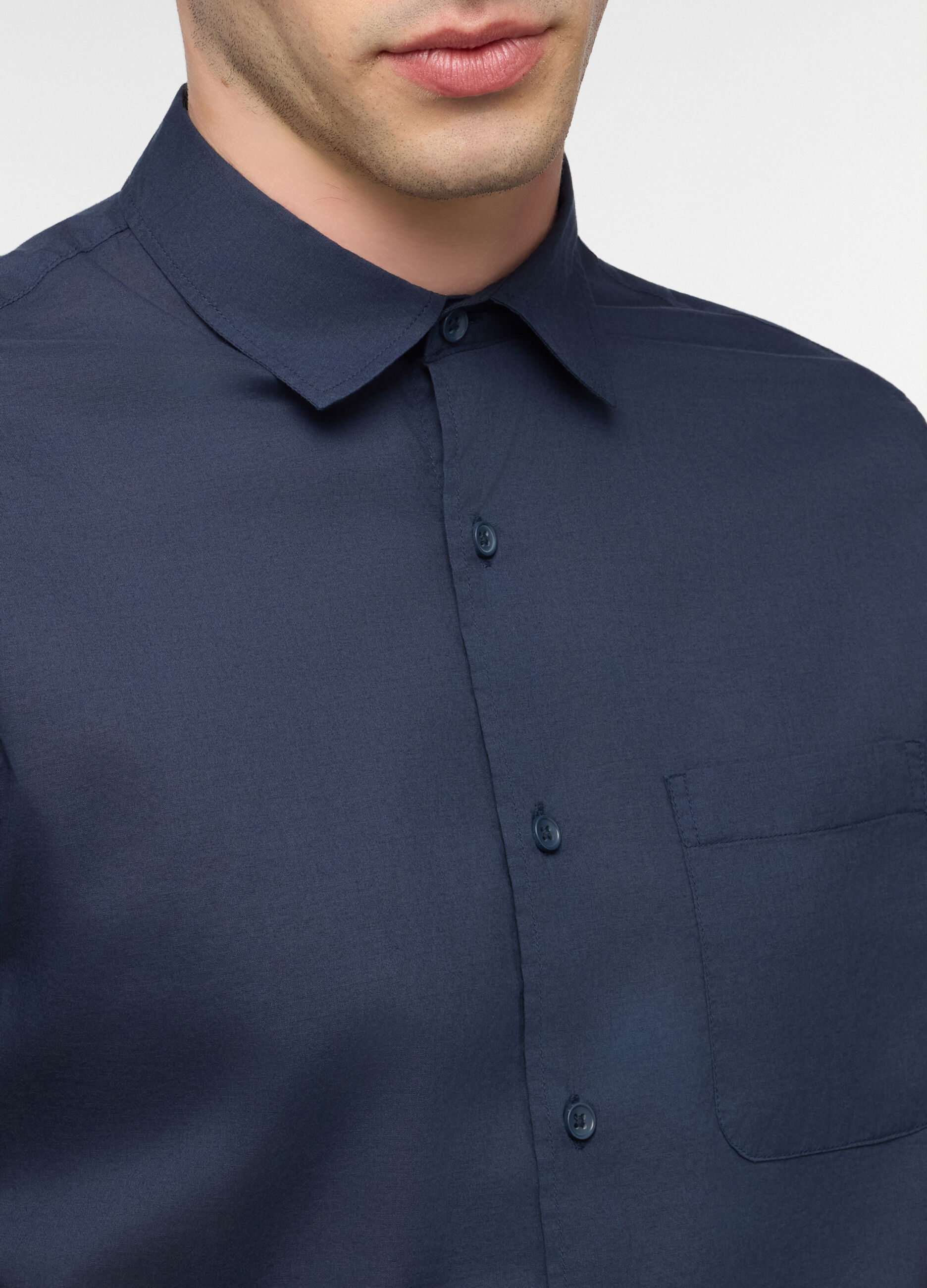 Camicia a maniche corte con collo classico in cotone uomo_2