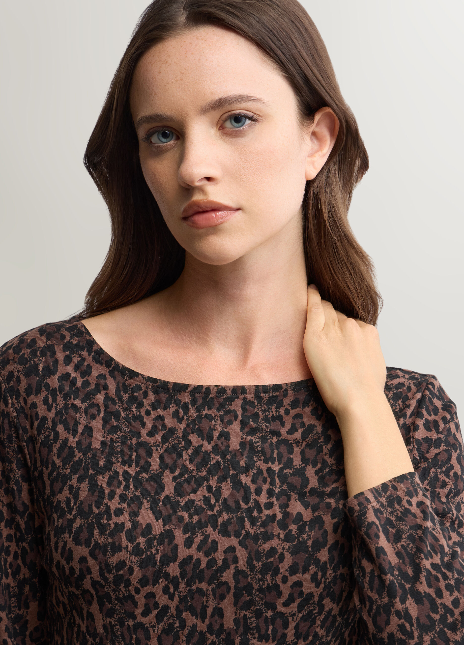 T-shirt con scollo a barchetta stretch donna_2