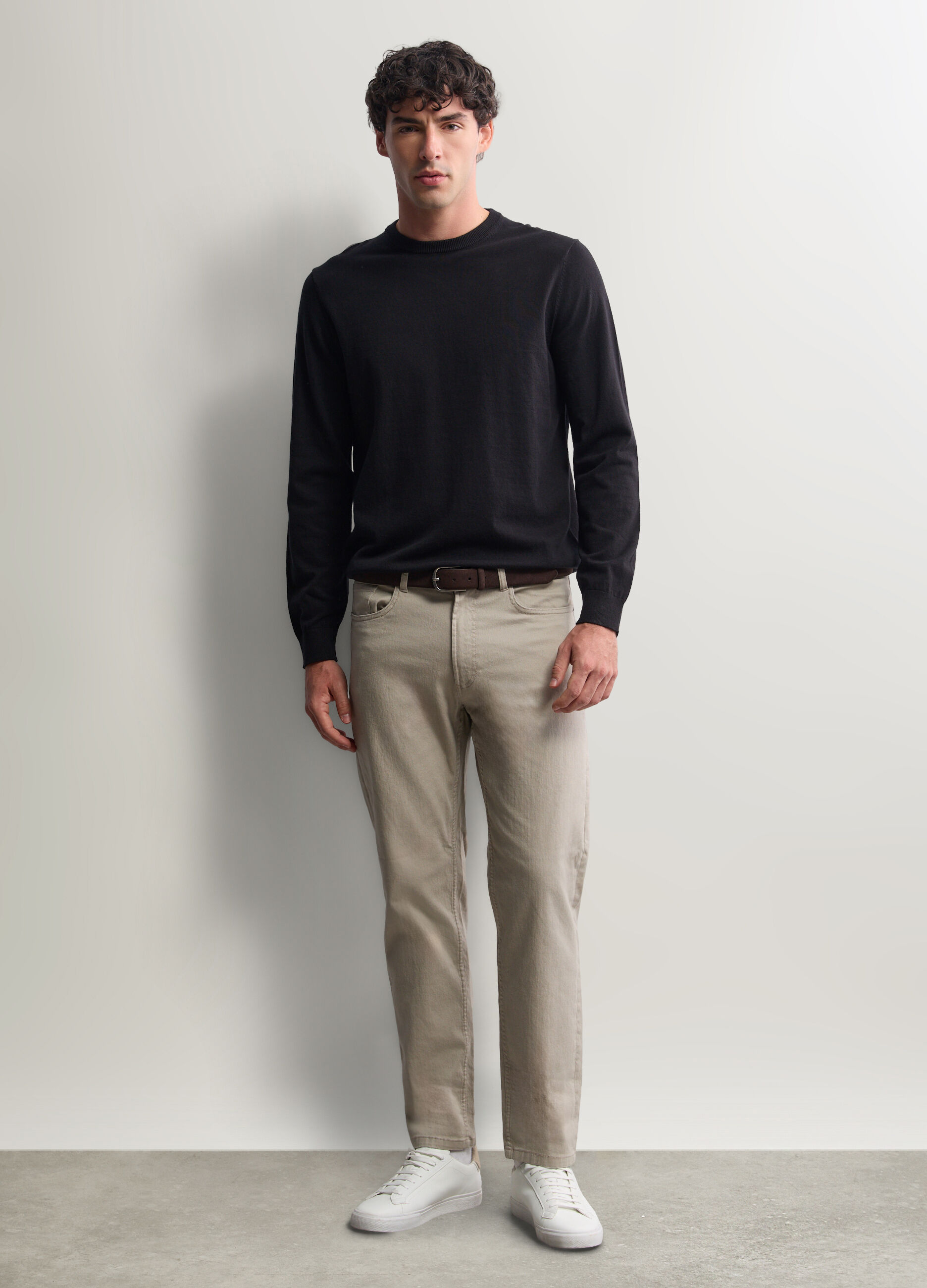 Jeans regular fit in twill di cotone stretch uomo_0