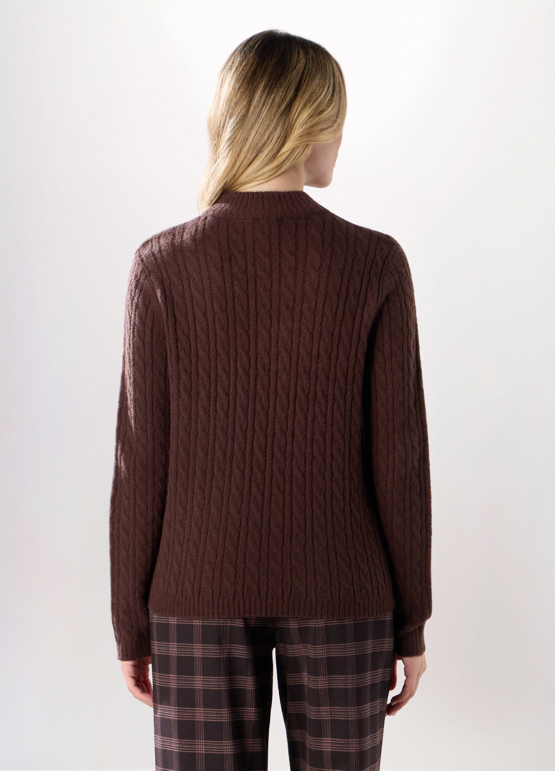 Tricot con lavorazione a treccia donna_1
