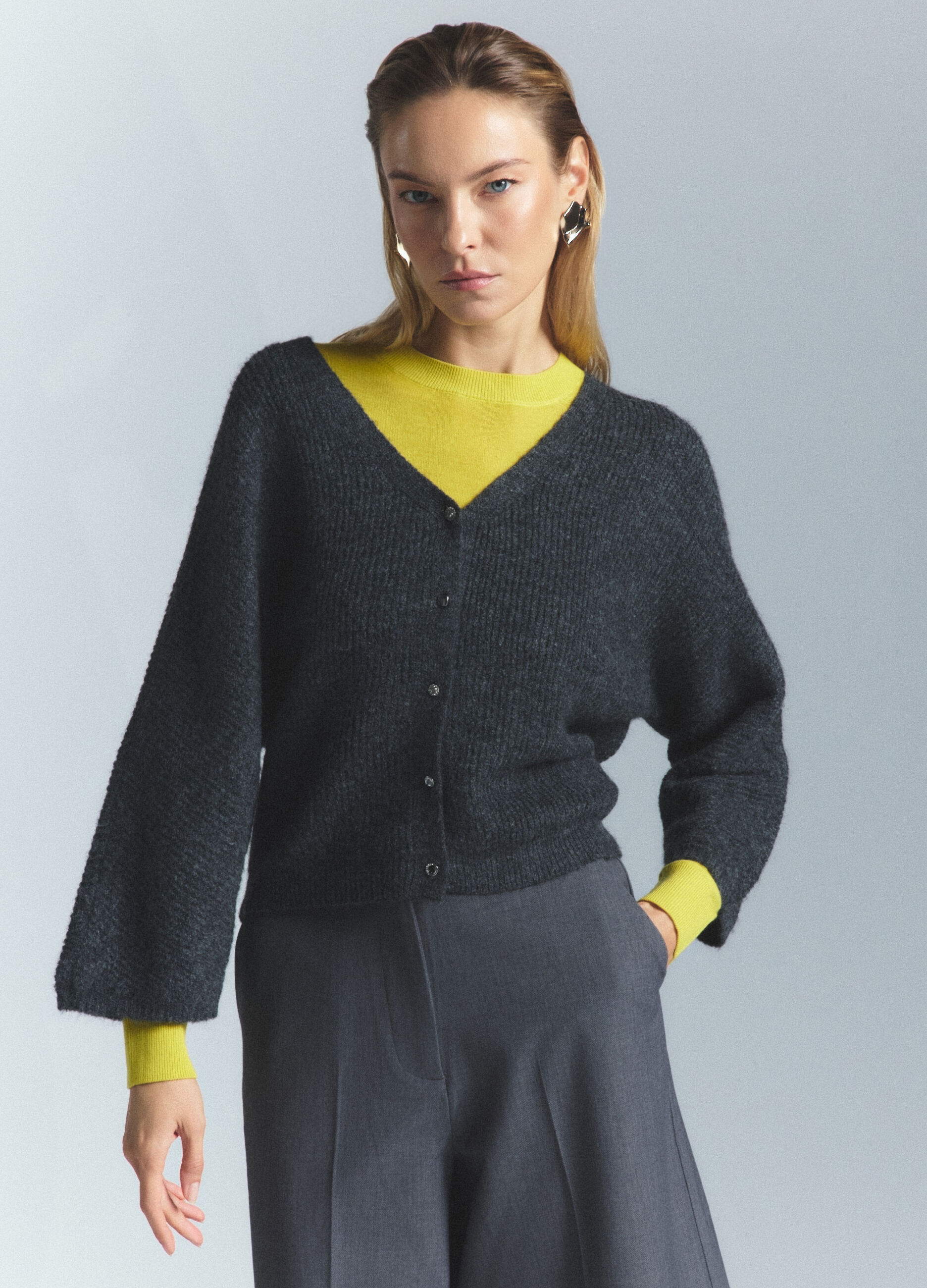Cardigan con scollo a V in costina donna_1