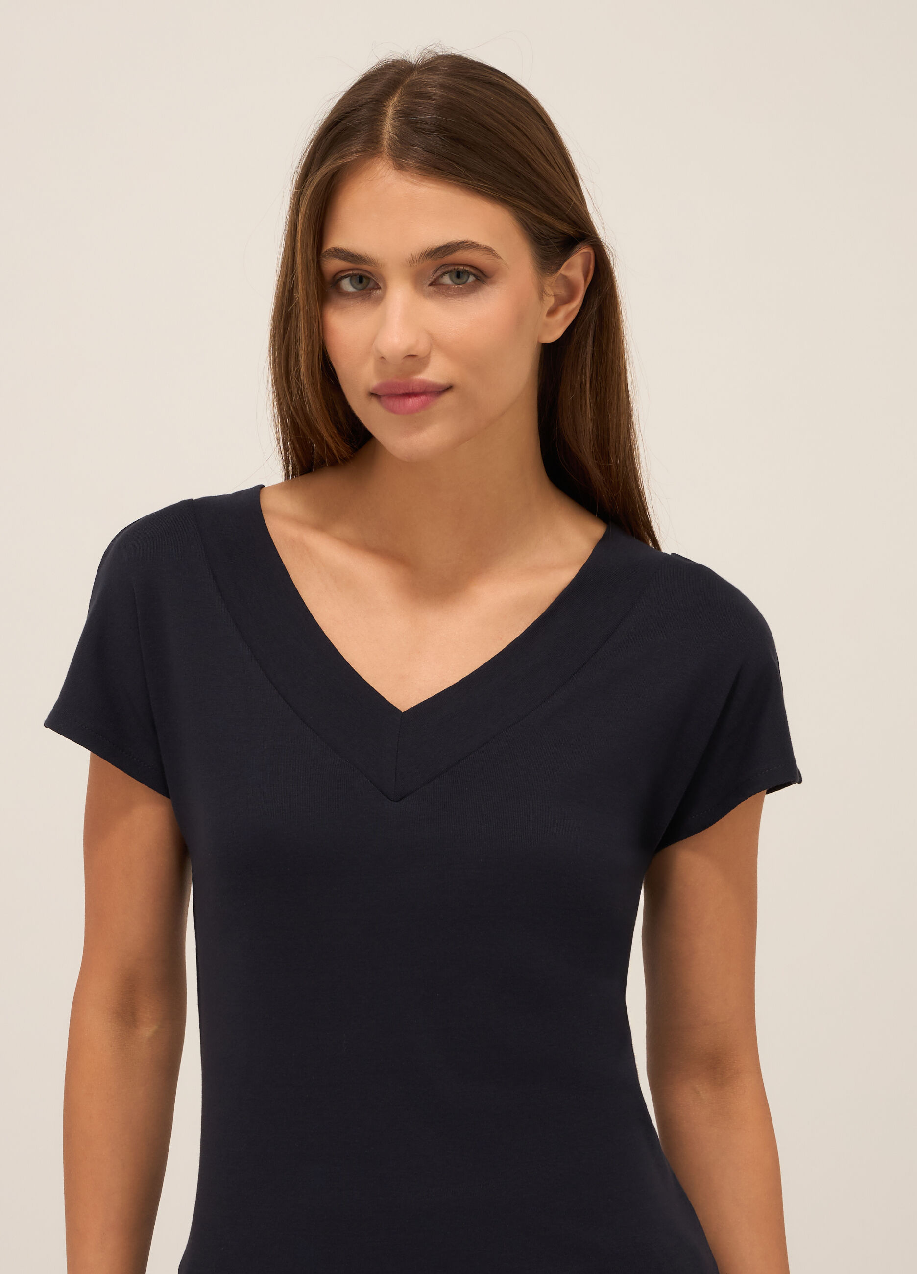 T-shirt in puro cotone con scollo a V donna_2
