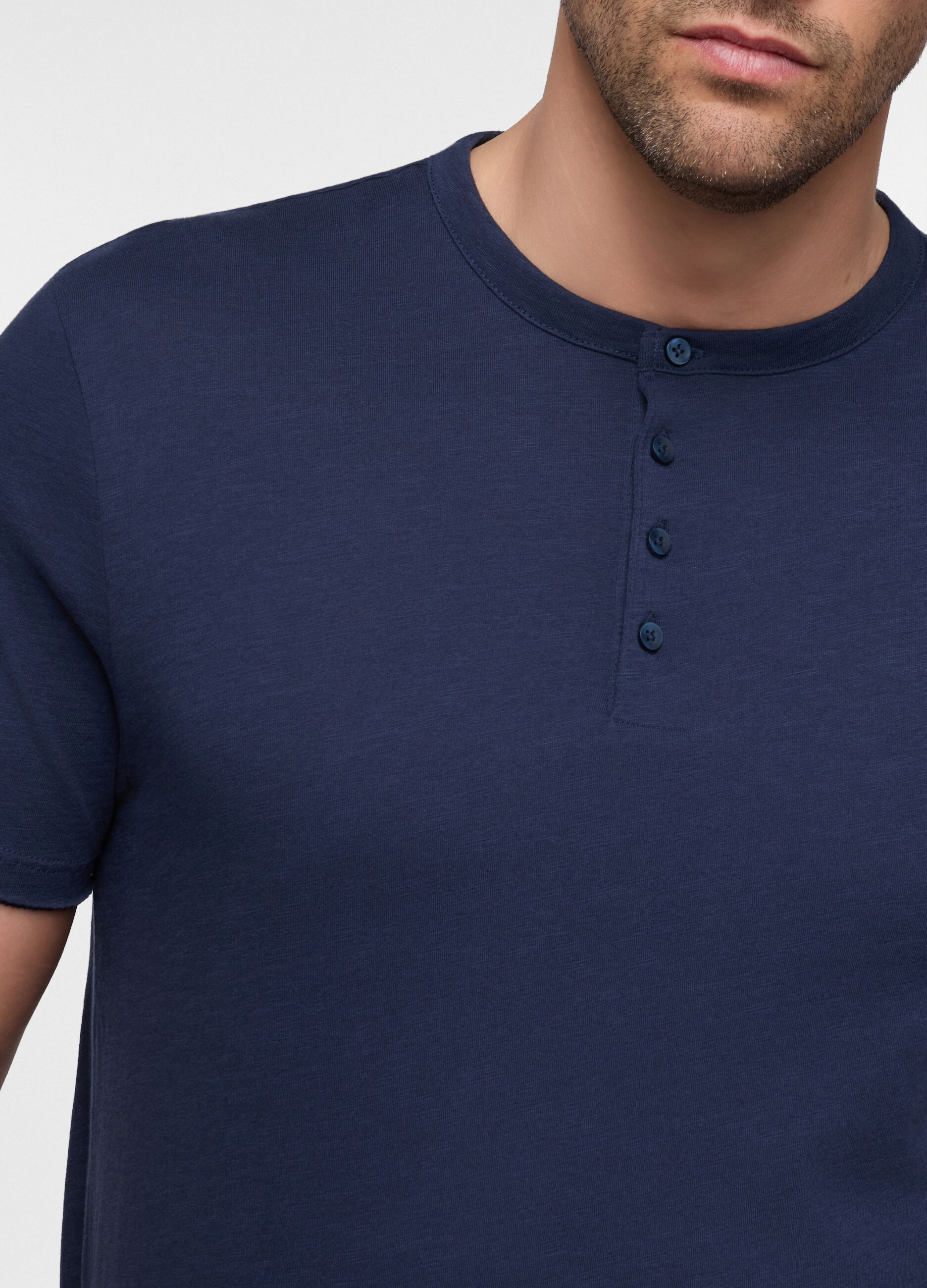 T-shirt collo serafino in cotone uomo_2