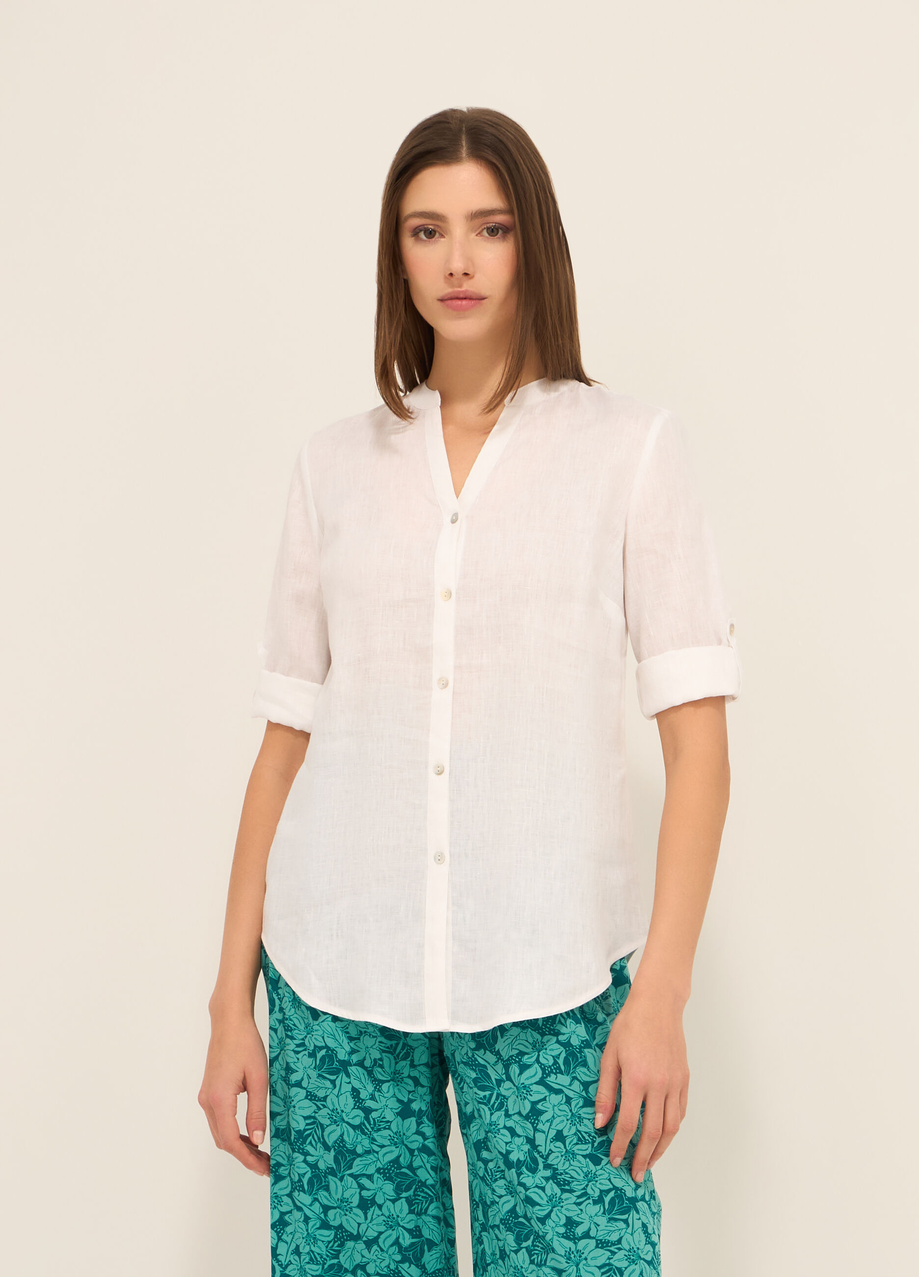 Camicia in puro lino con scollo a V donna_0