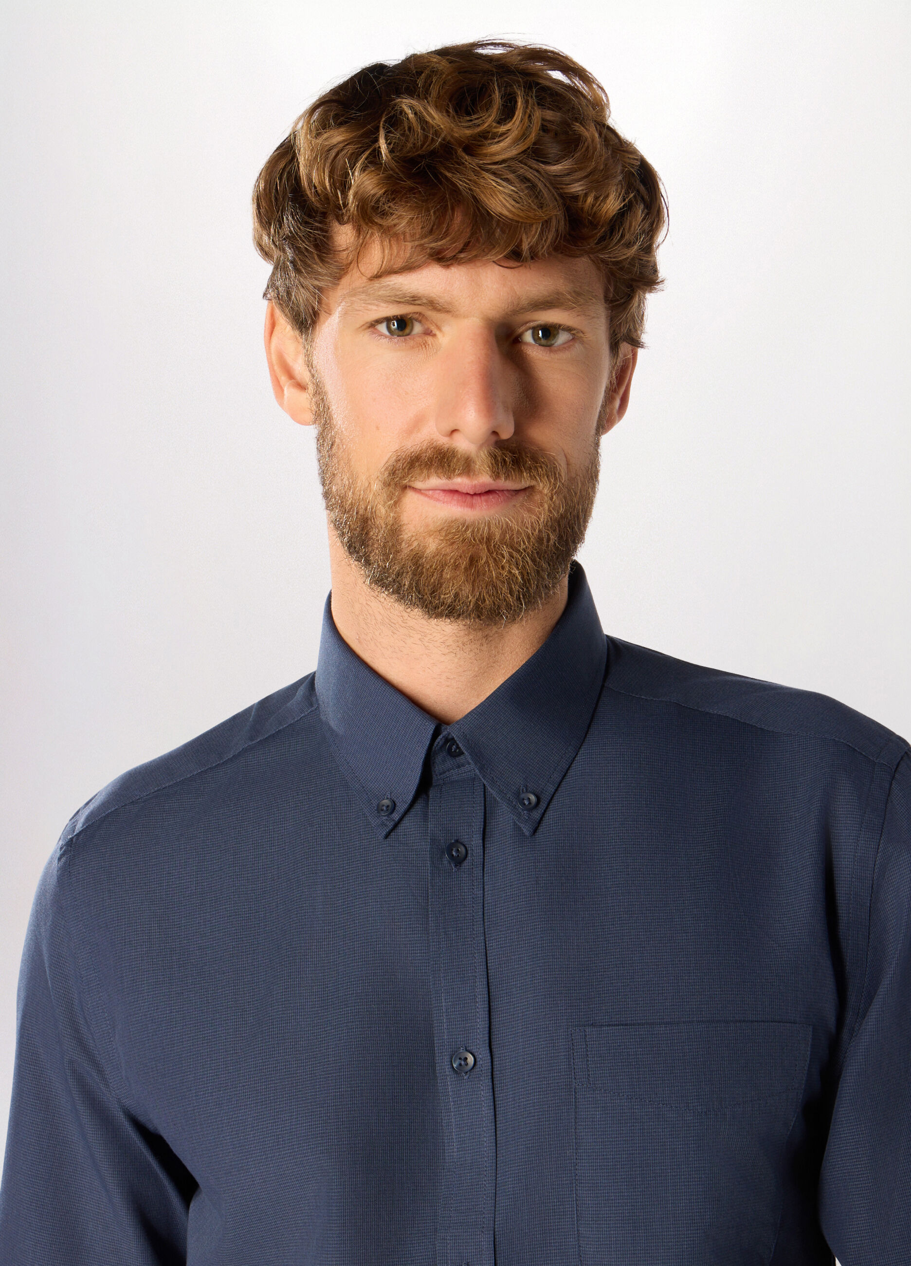 Camicia slim fit con colletto button down uomo_2