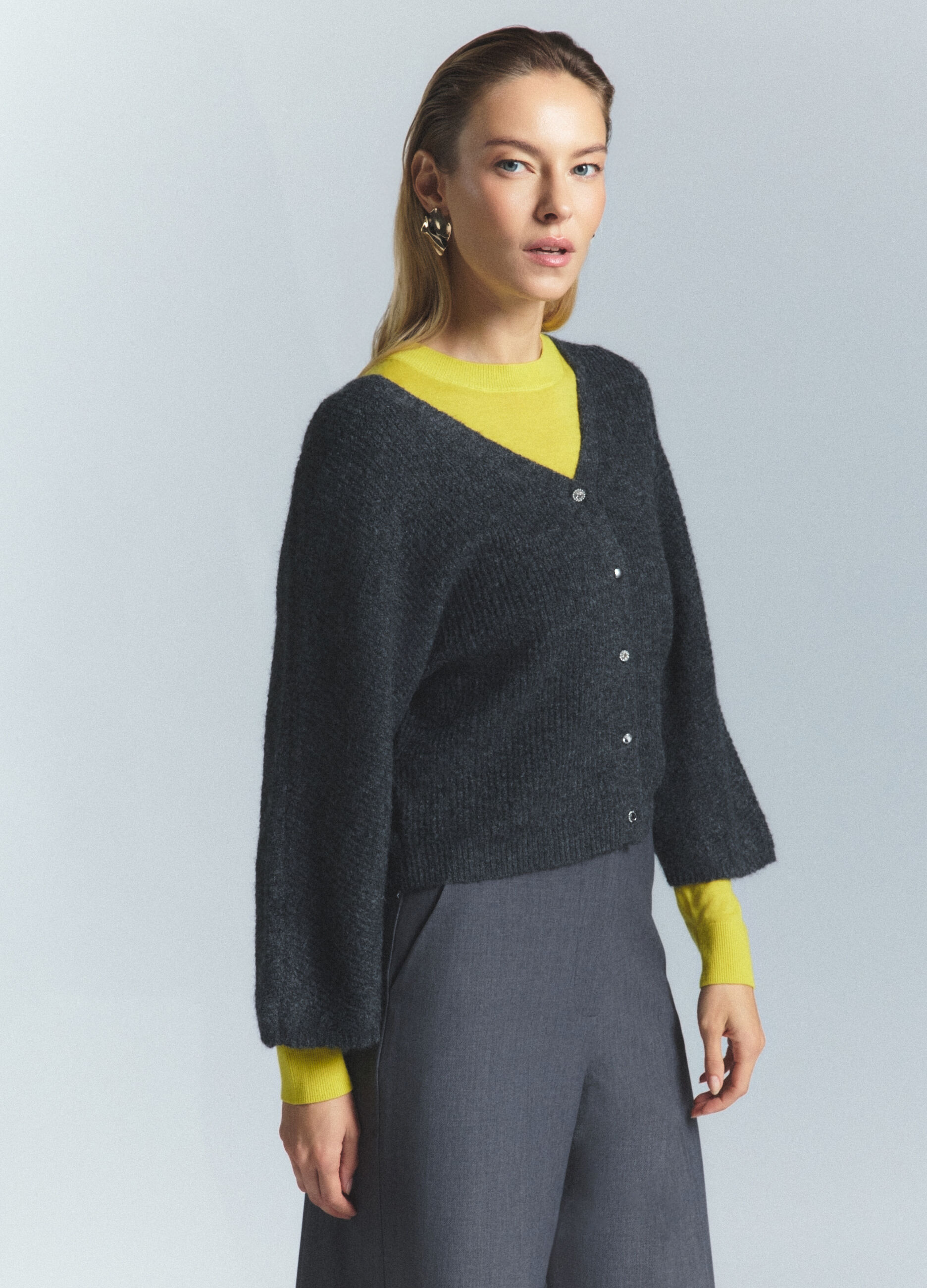 Cardigan con scollo a V in costina donna_3