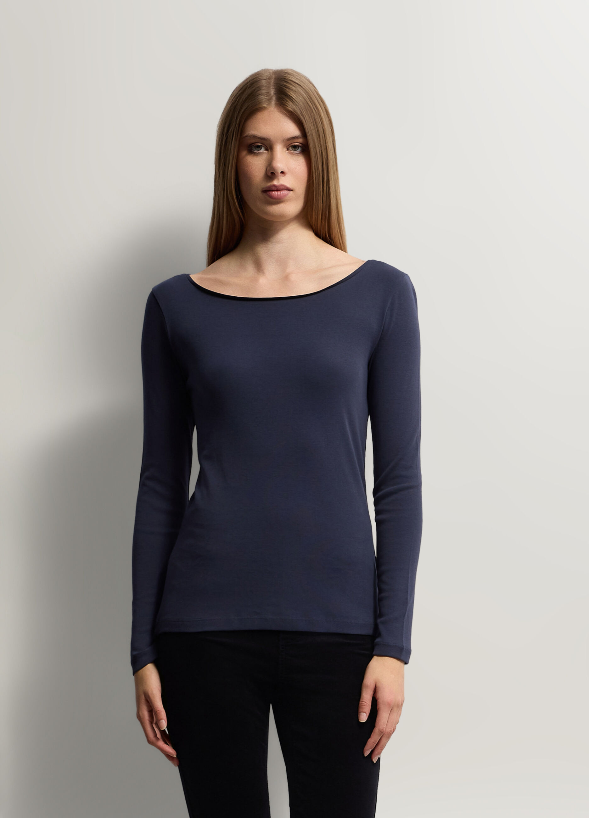 T-shirt con scollo a barchetta donna_0