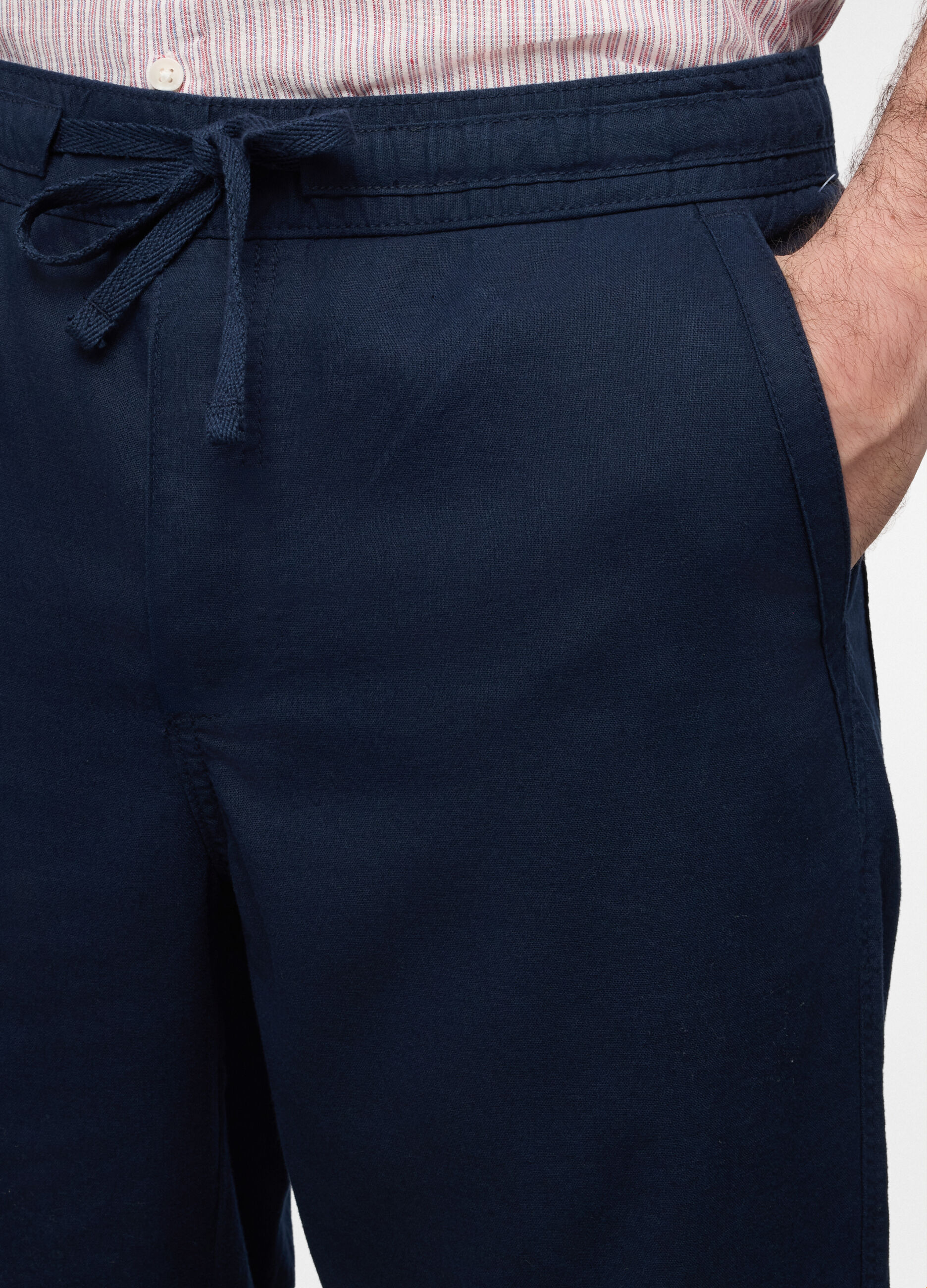 Pantalone chino relaxed fit in misto cotone e lino uomo_2