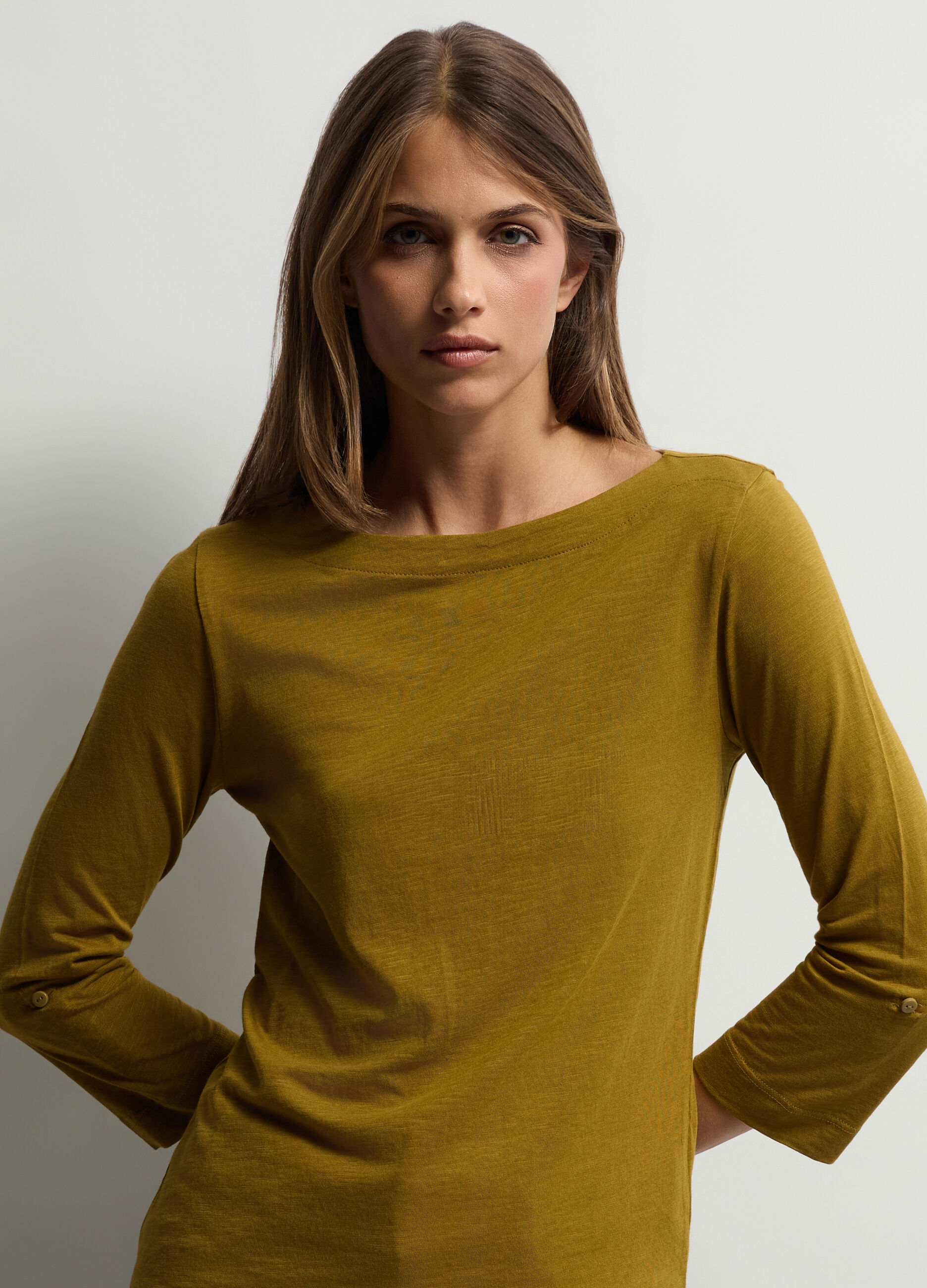 T-shirt con scollo a barchetta donna_2