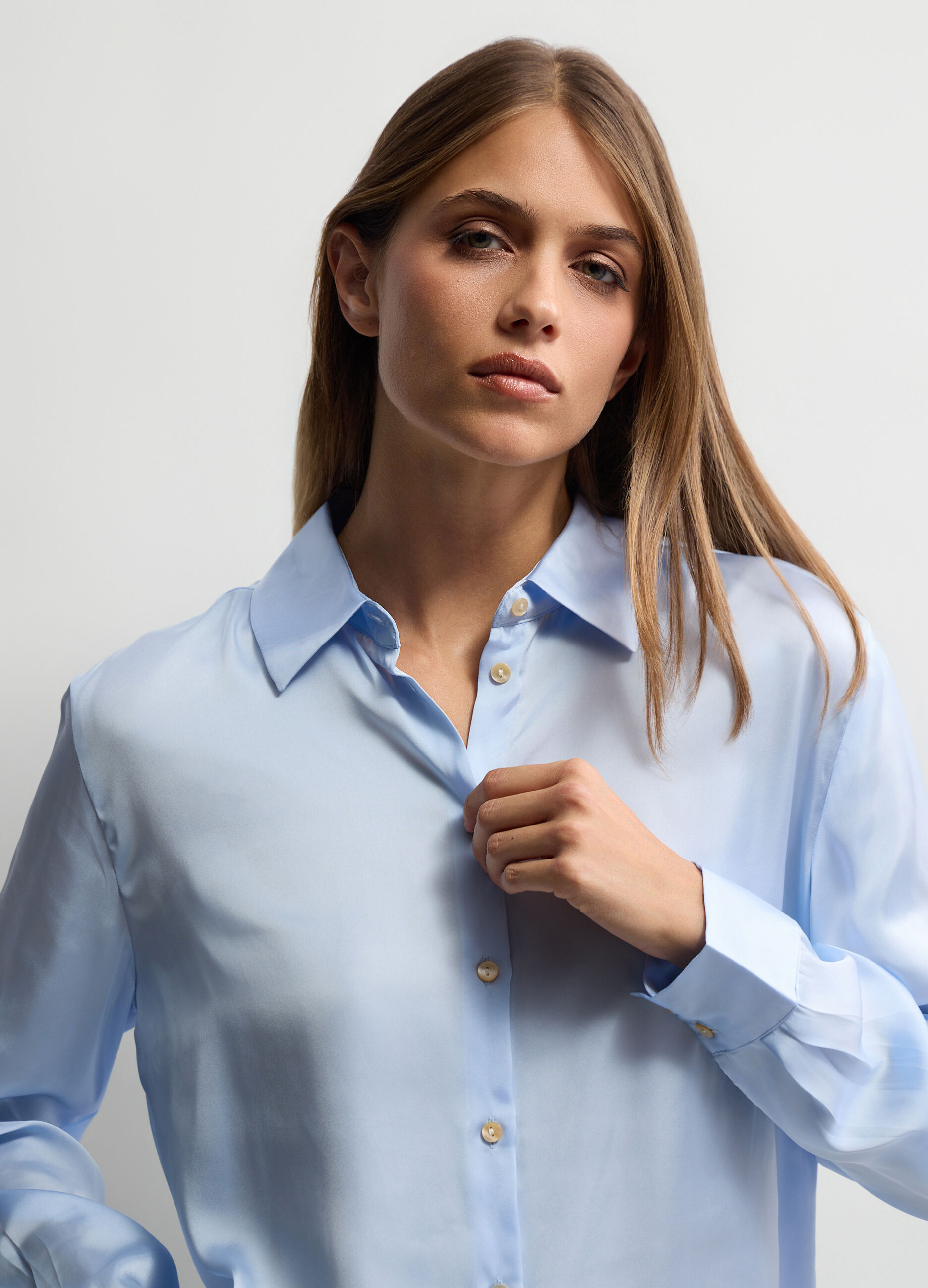 Camicia Fit Over con colletto alla francese in raso donna_2