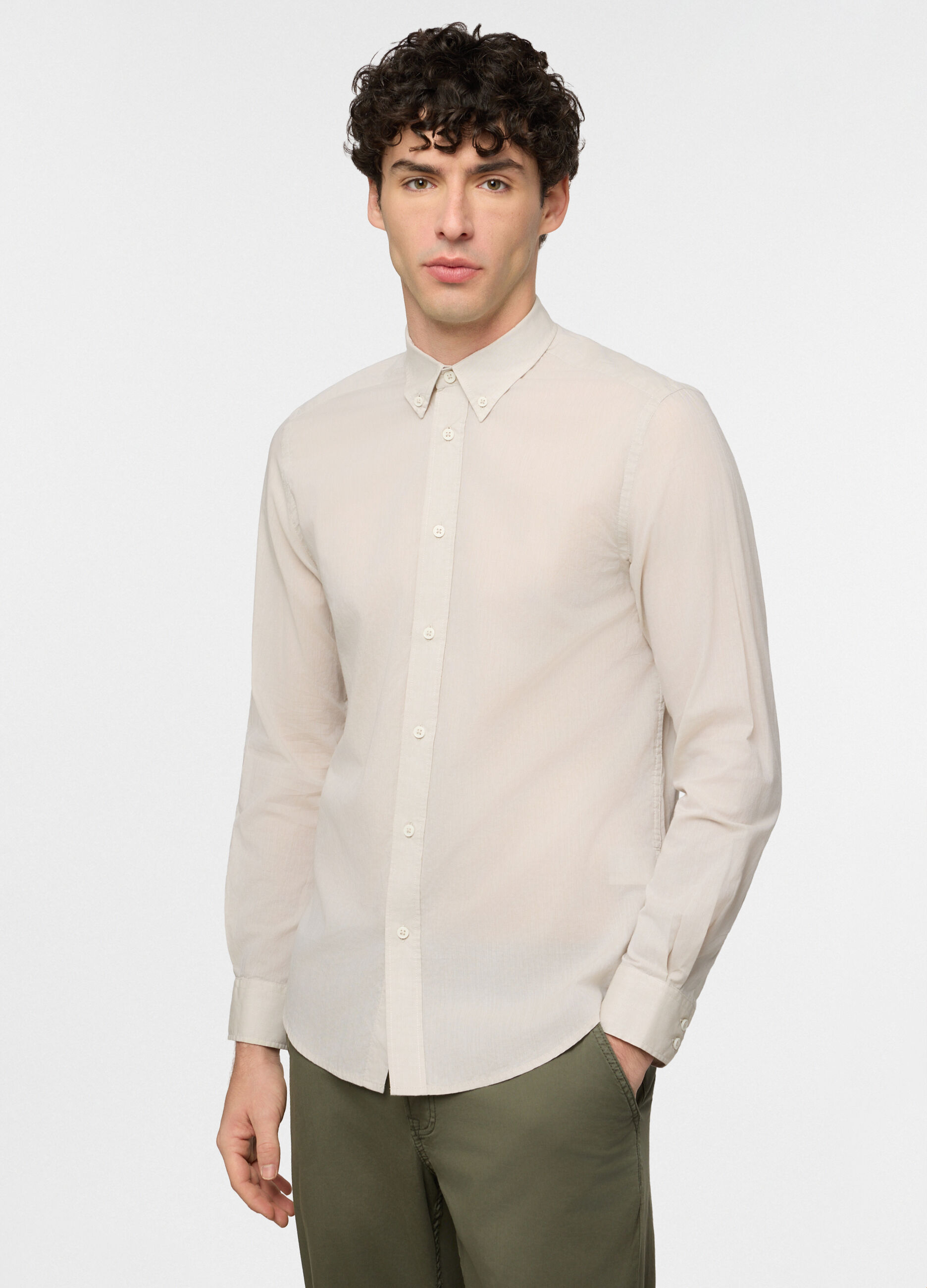 Camica regular fit con colletto button down in voile di cotone_2