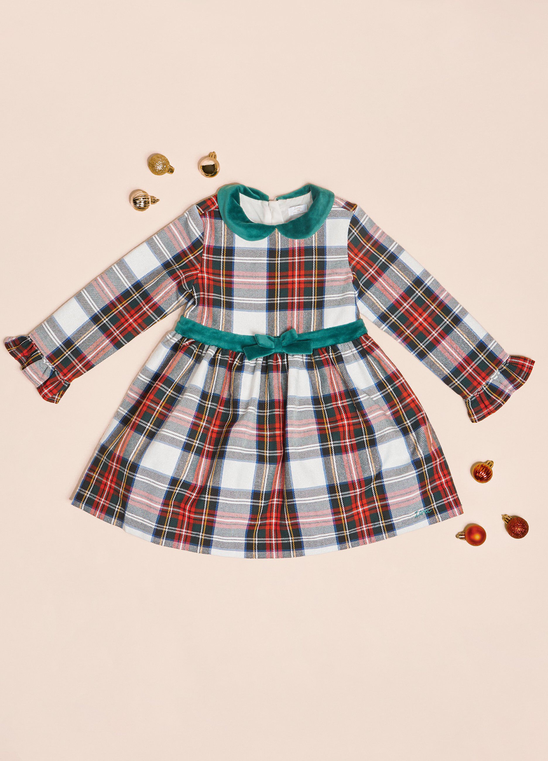 Ngilngig - Iana BERNARDEZ is a young Filipino producer who started her  career in 2016 with Thop Nazareno's Kiko Boksingero (Best Actor, Supporting  Actress, Music at Cinemalaya), and Kenneth Dagatan's first film, image size:1872x2600