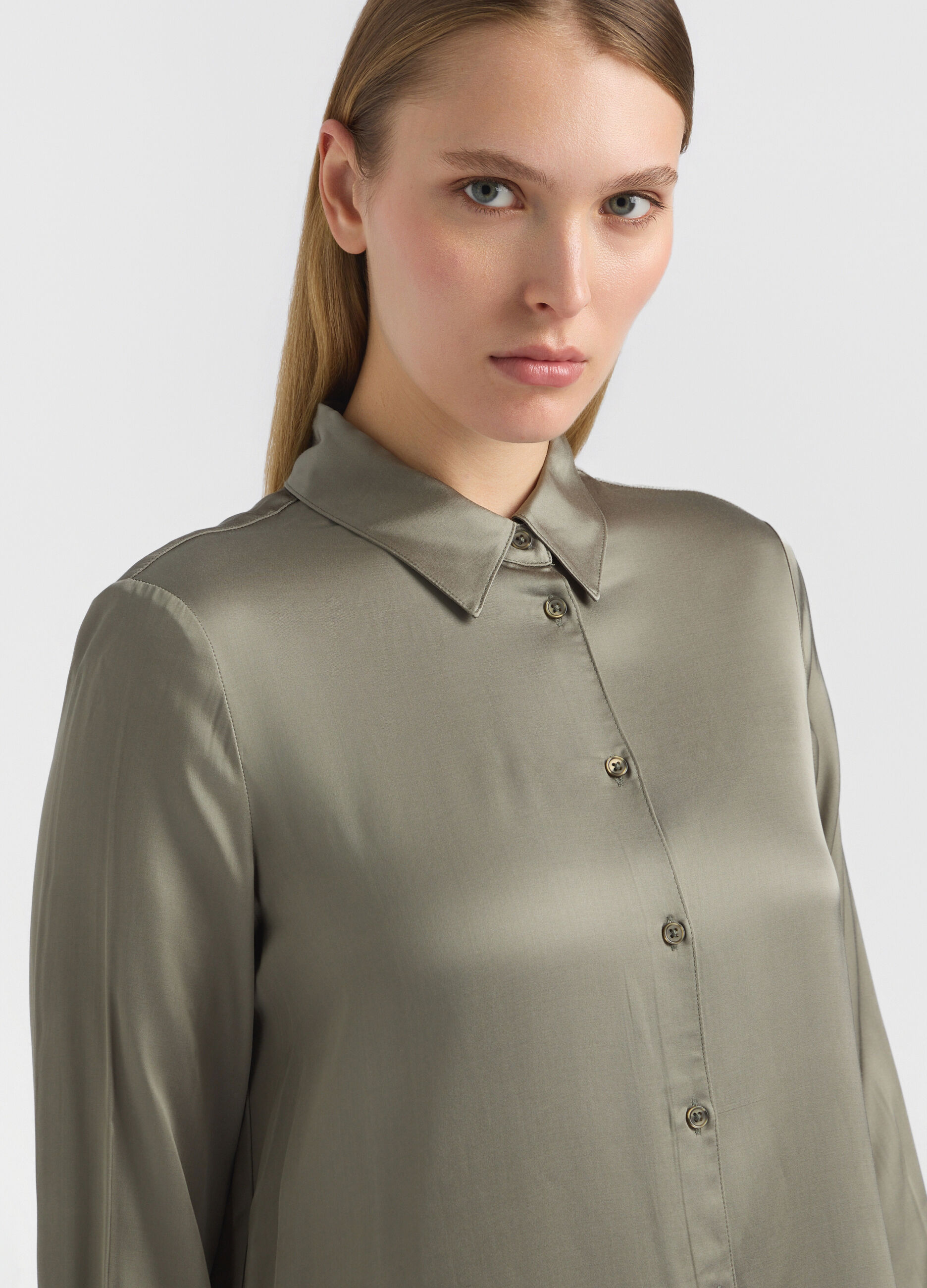 Camicia Fit Regular con colletto alla francese in raso di pura viscosa donna_3