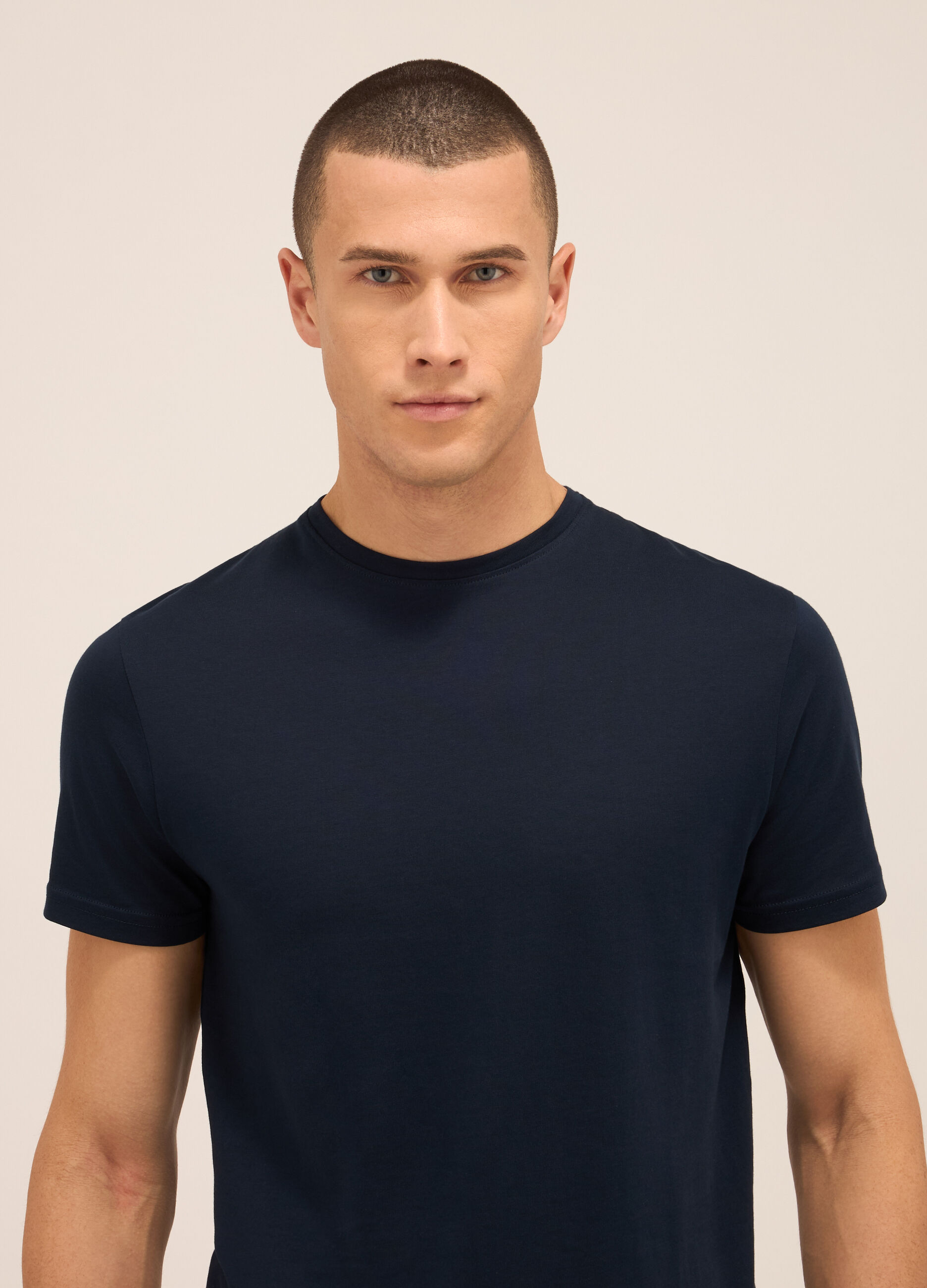 T-shirt girocollo in jersey di puro cotone uomo_2