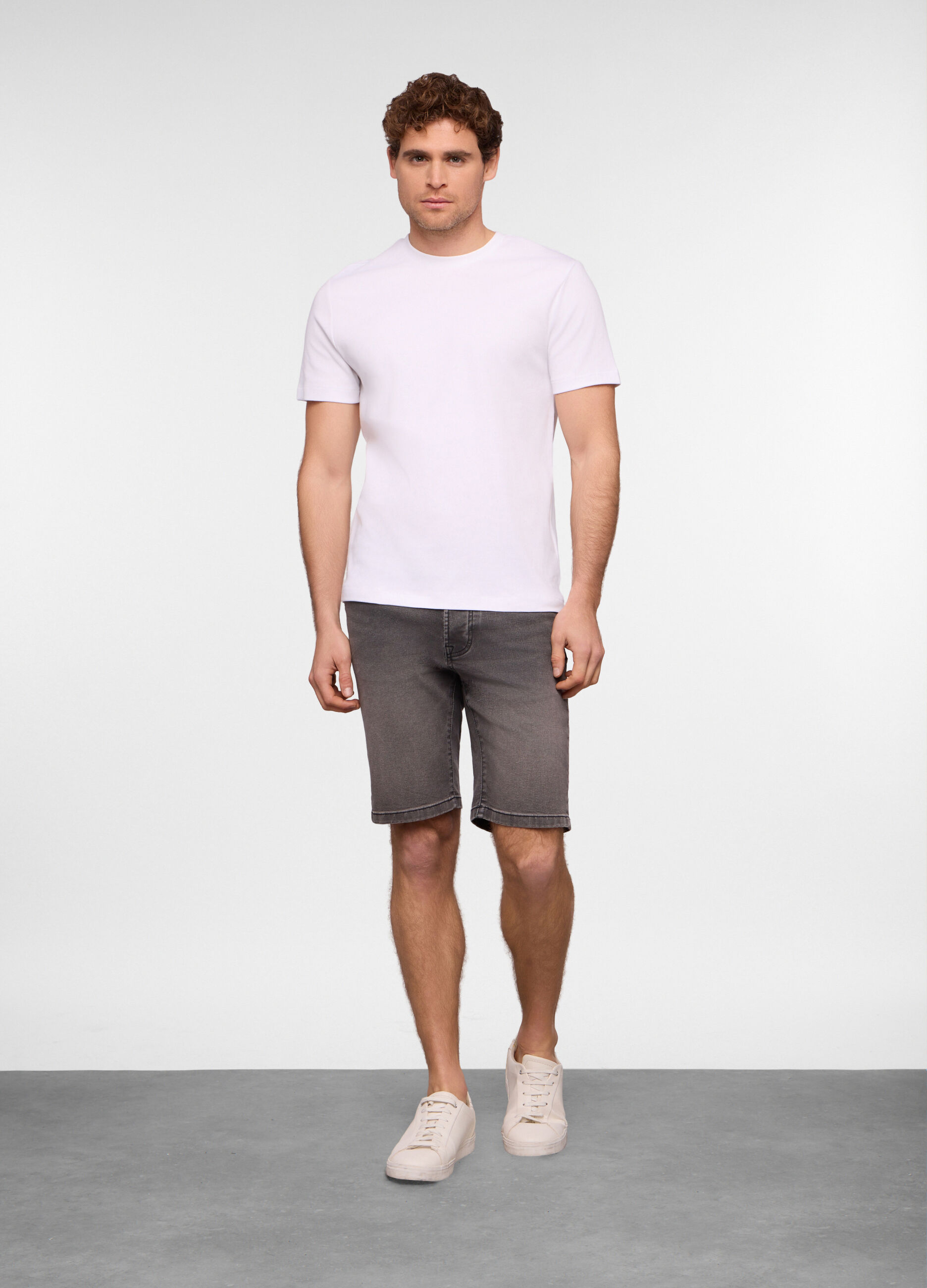 Bermuda in denim di cotone stretch uomo_0