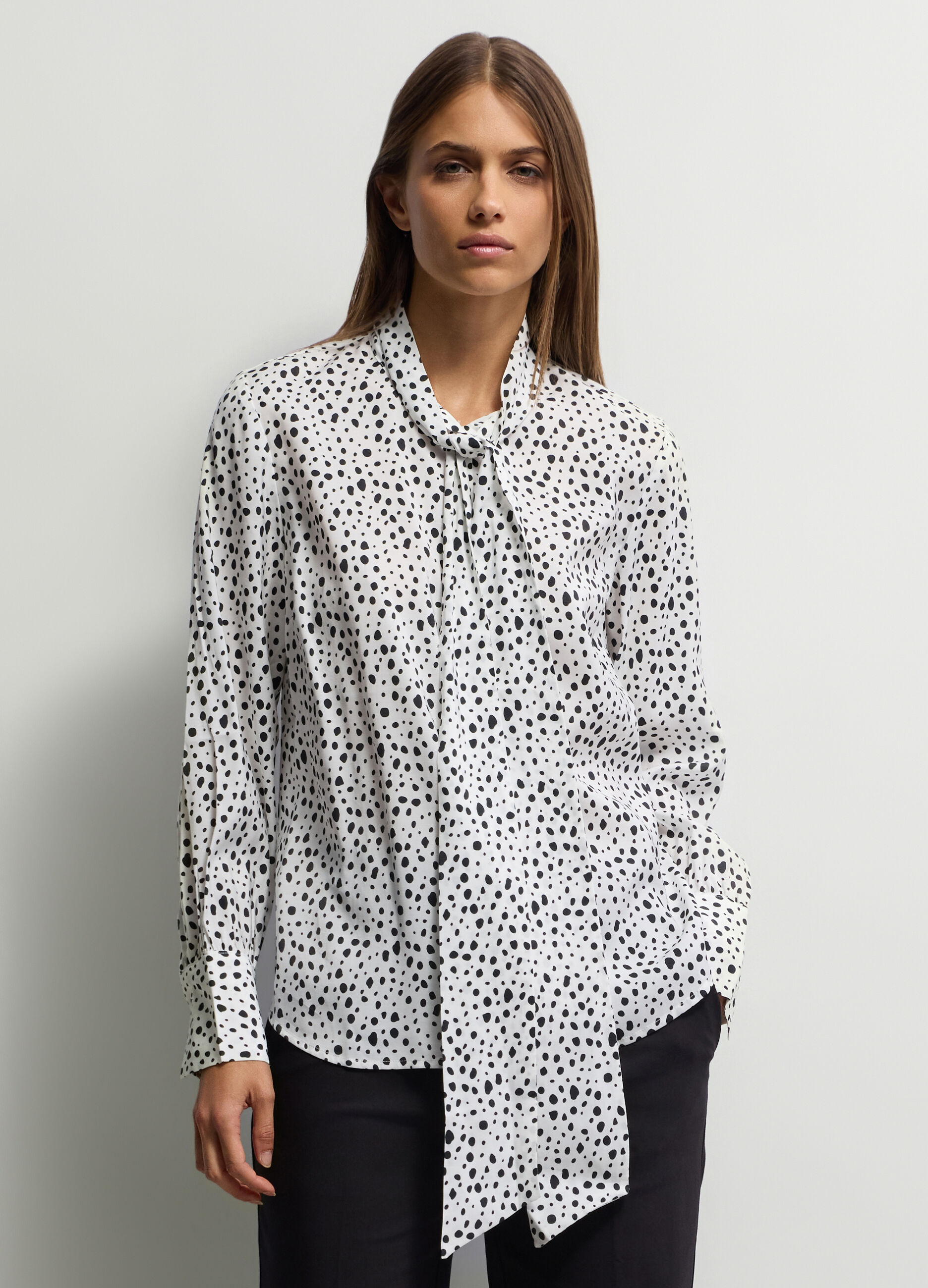 Camicia Fit Regular scollo con fiocco donna_0