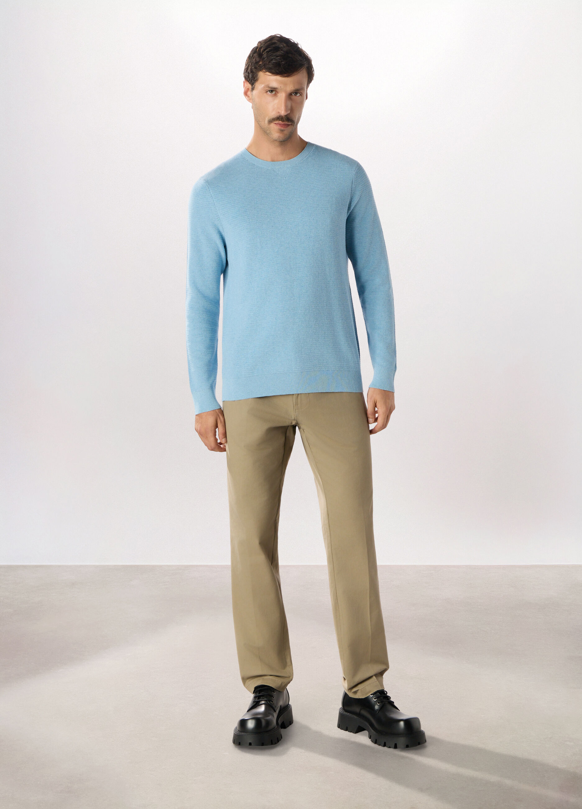 Pantalone chino regular fit in puro cotone_0