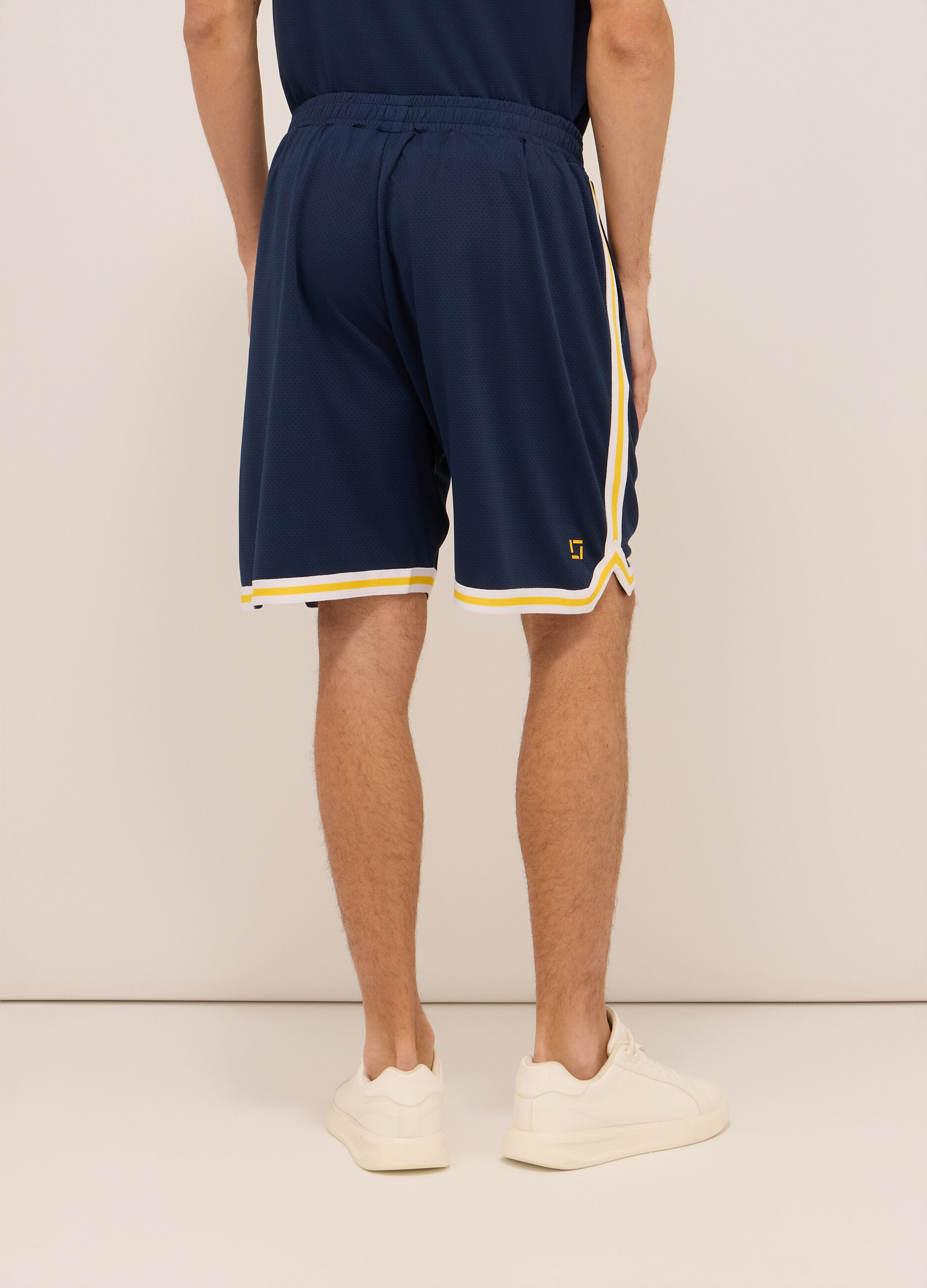 Pantaloncino sportivo stile basket uomo_1