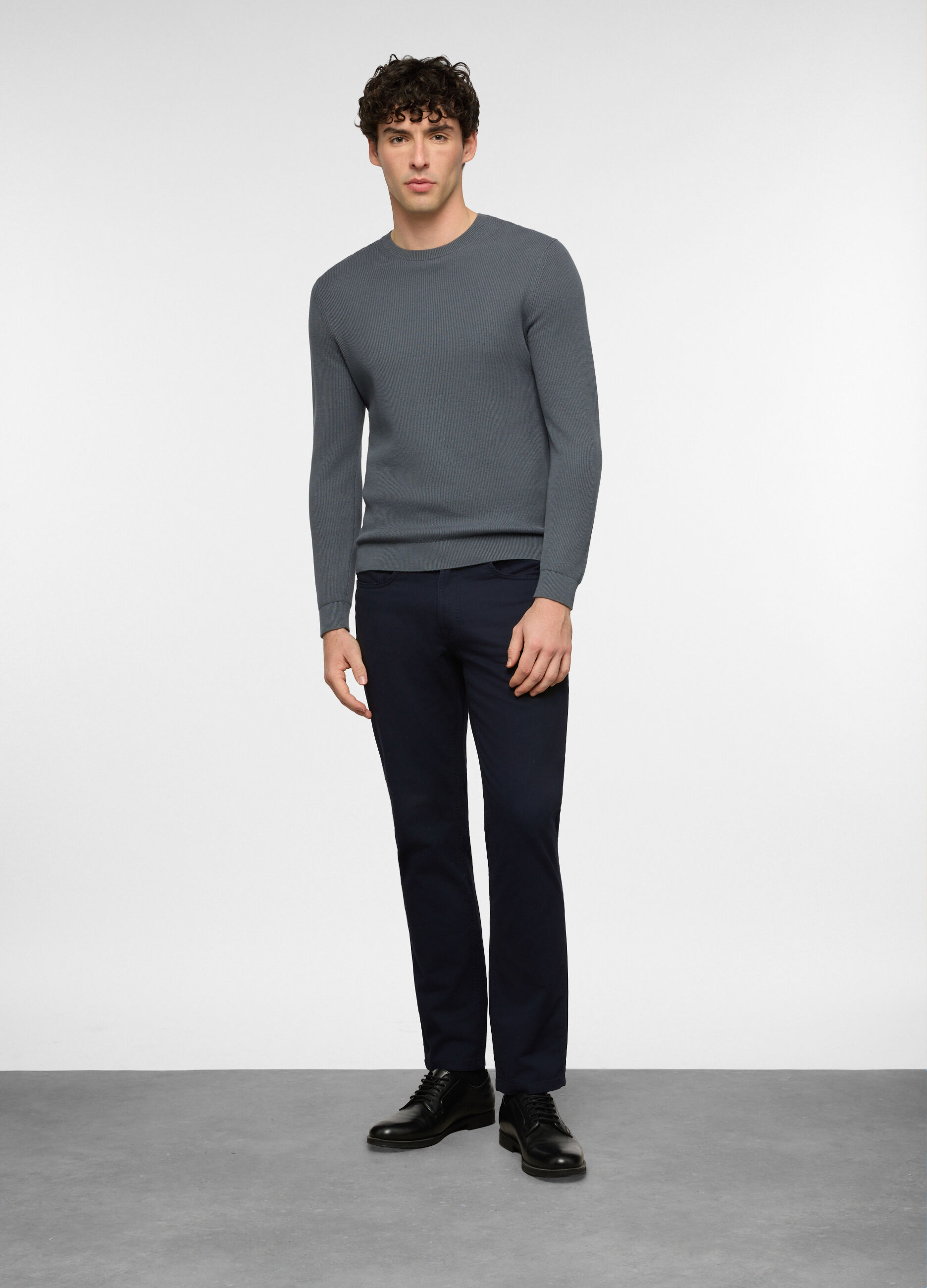 Pantalone regular fit in twill di cotone uomo_0
