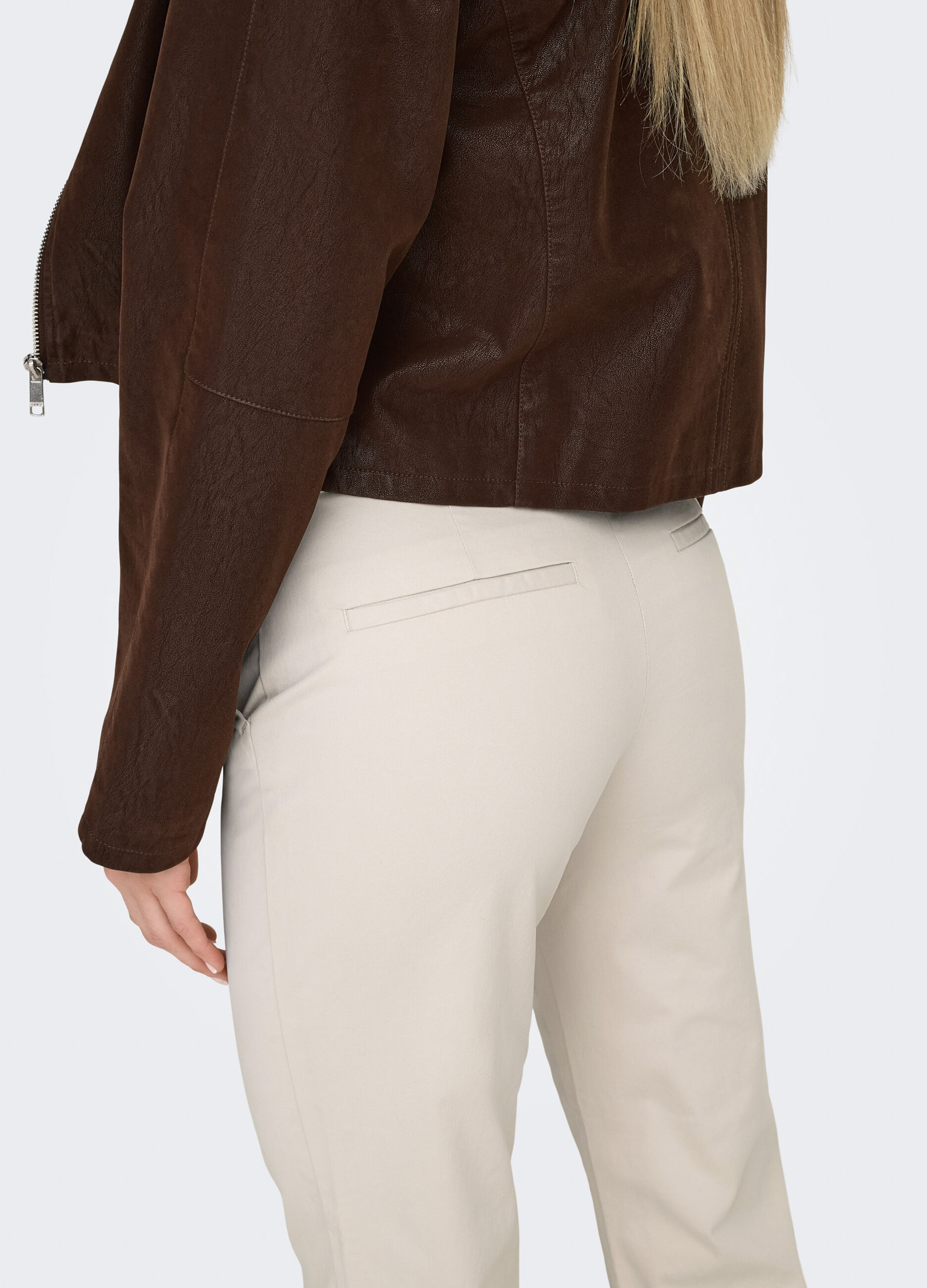 Pantaloni flared fit_4