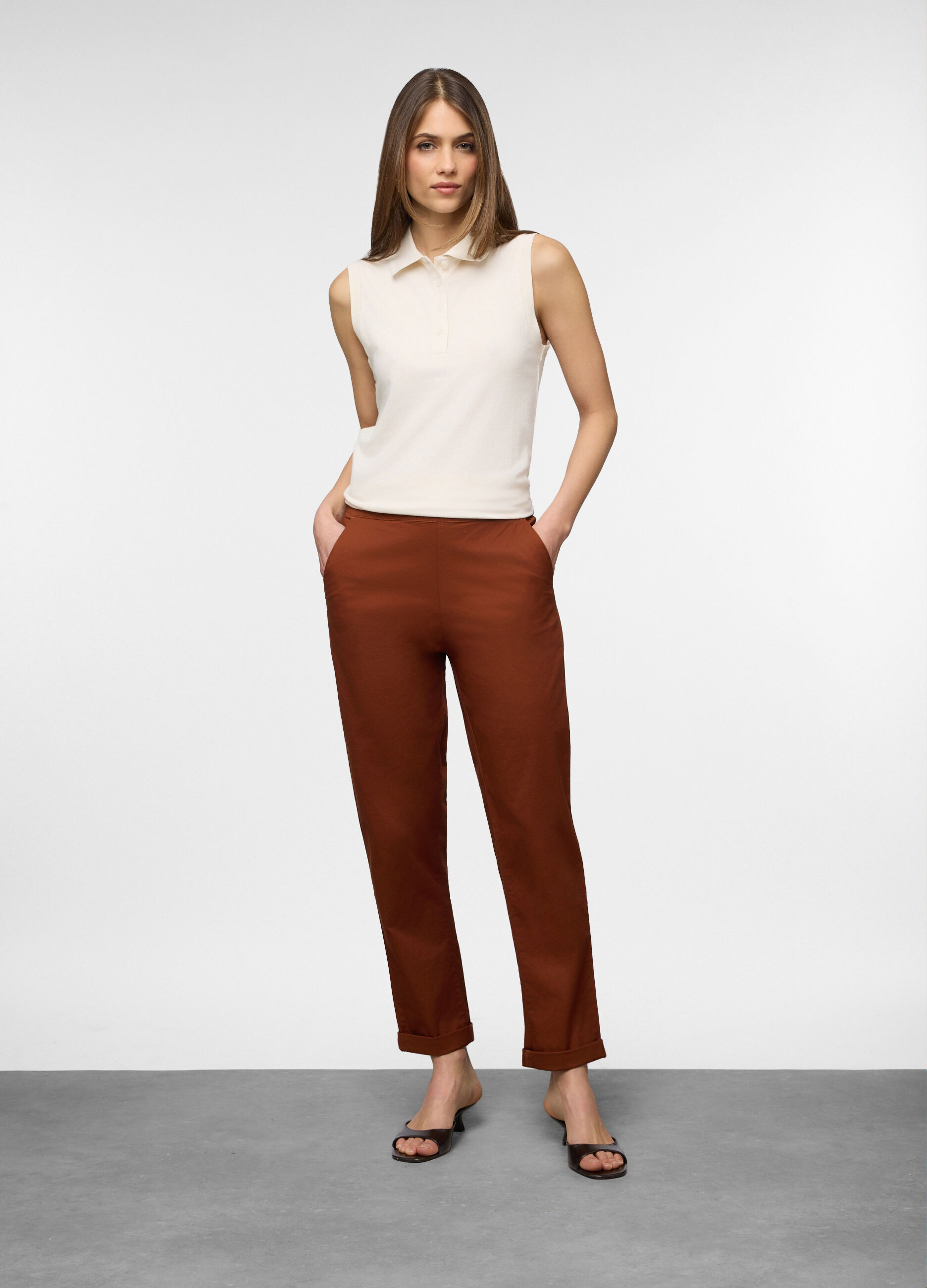 Pantaloni fit straight in twill di cotone stretch donna_0