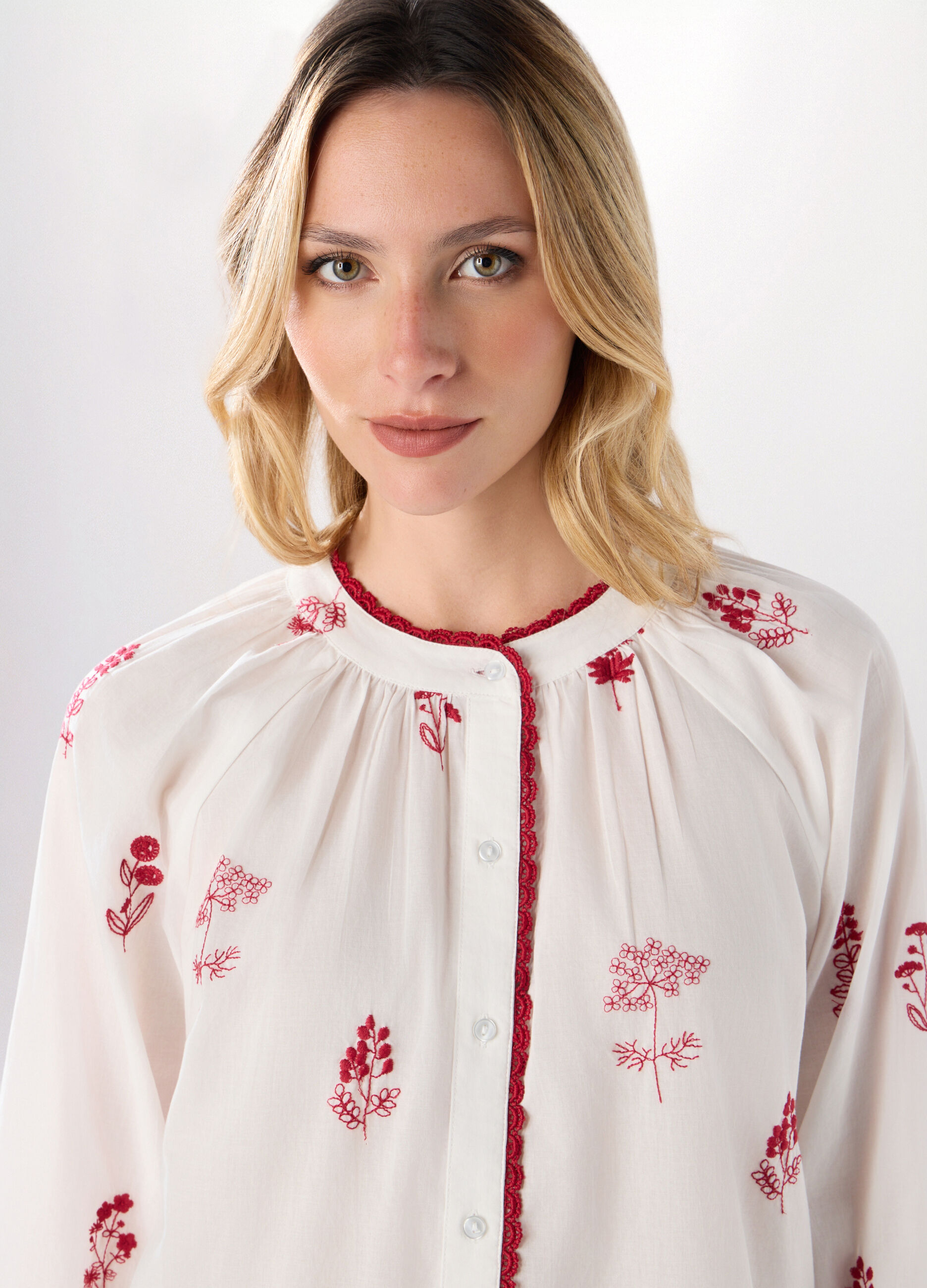 Camicia in puro cotone con ricami donna_2