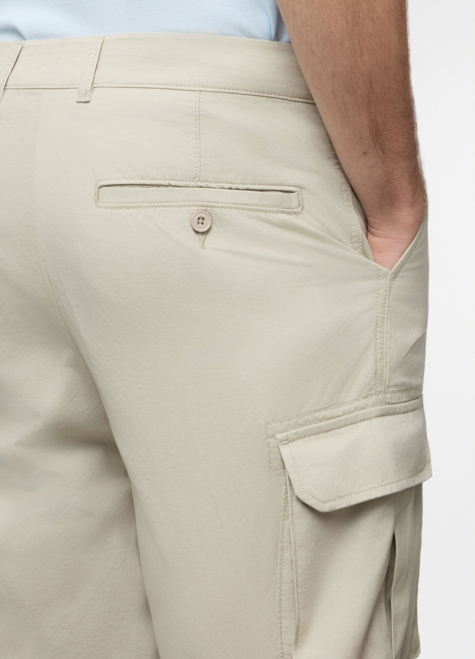 Bermuda cargo in twill di cotone uomo_2