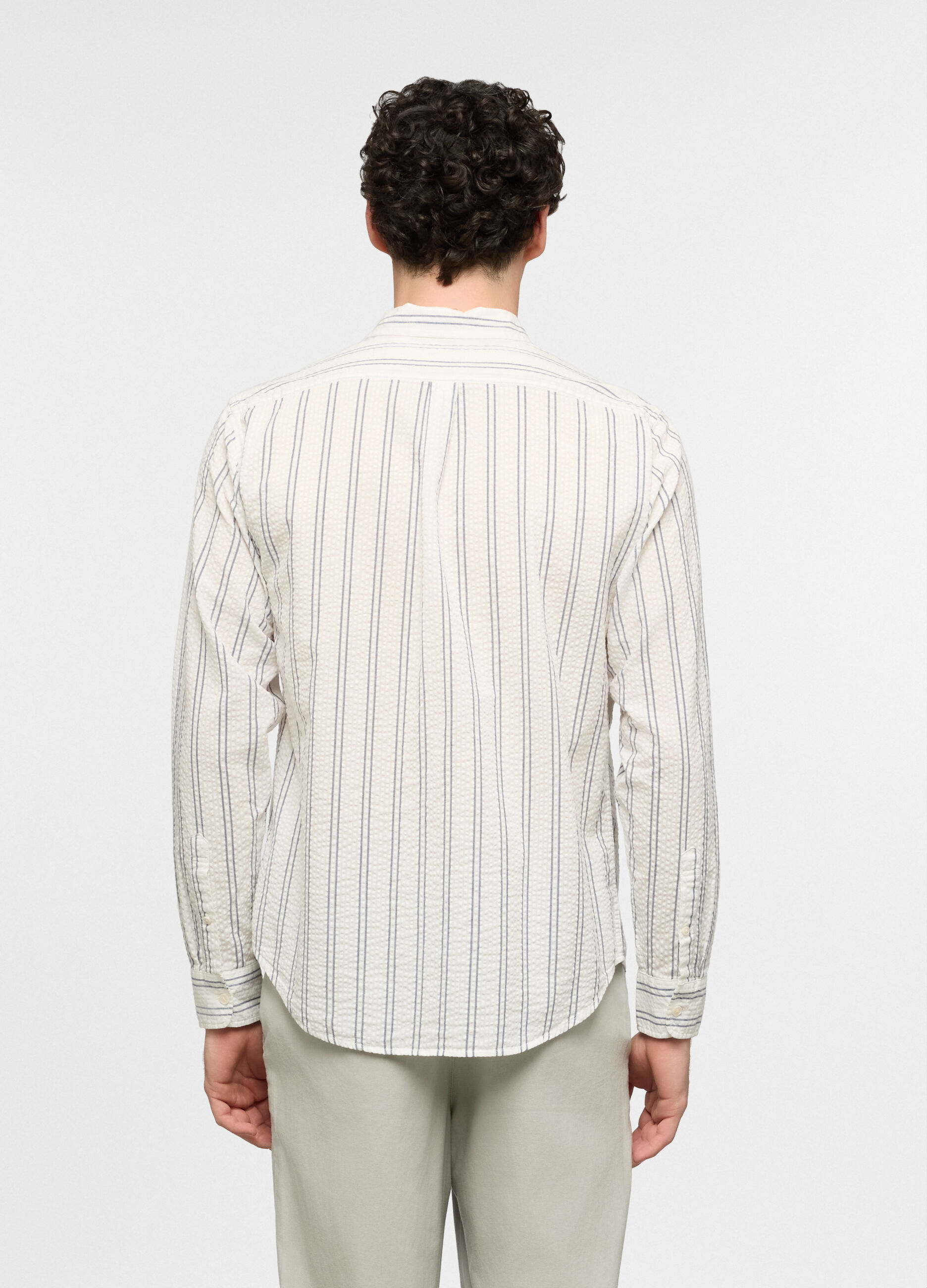 Camicia regular fit in seersucker a righe uomo_1