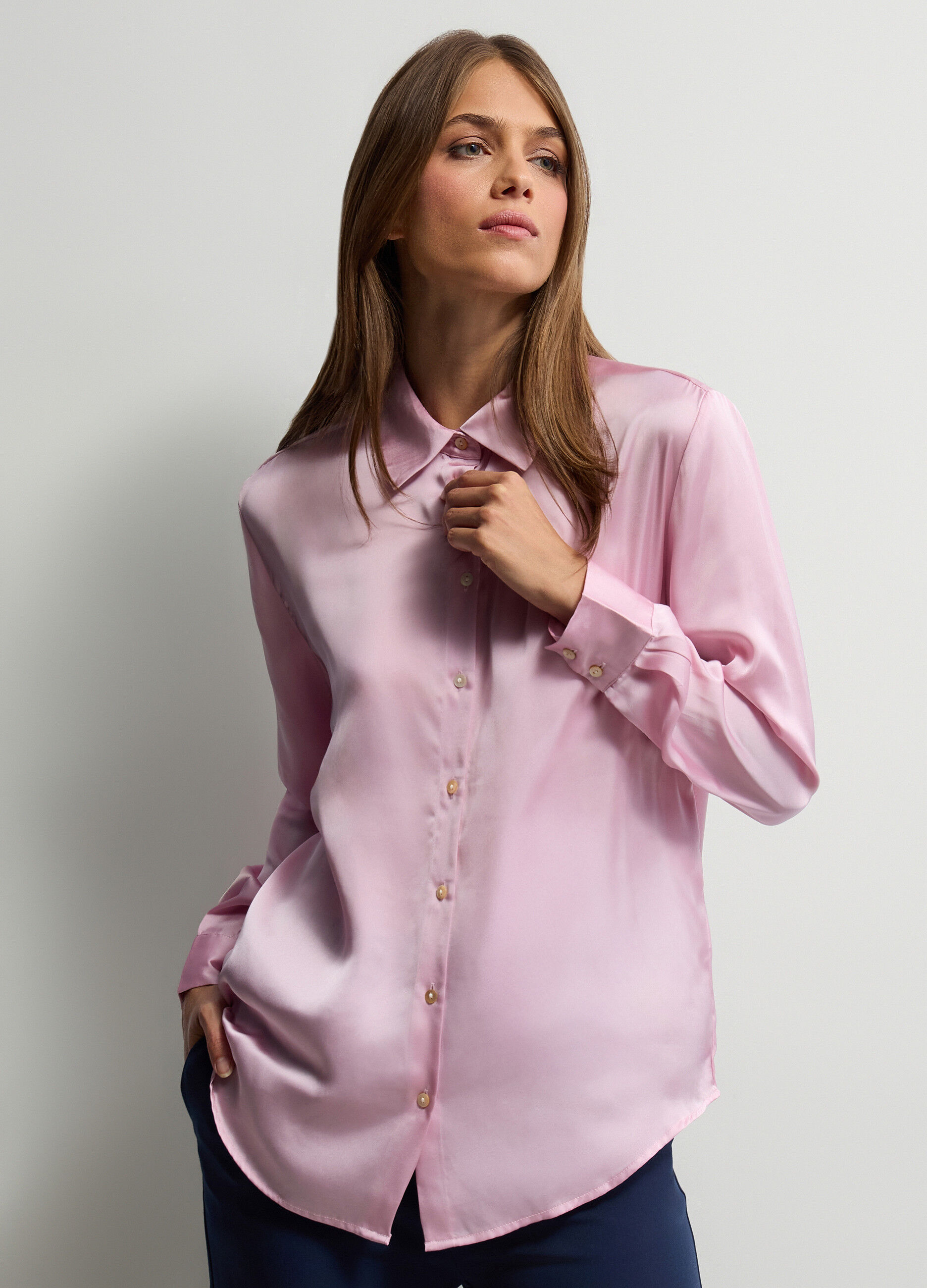Camicia Fit Over con colletto alla francese in raso donna_0