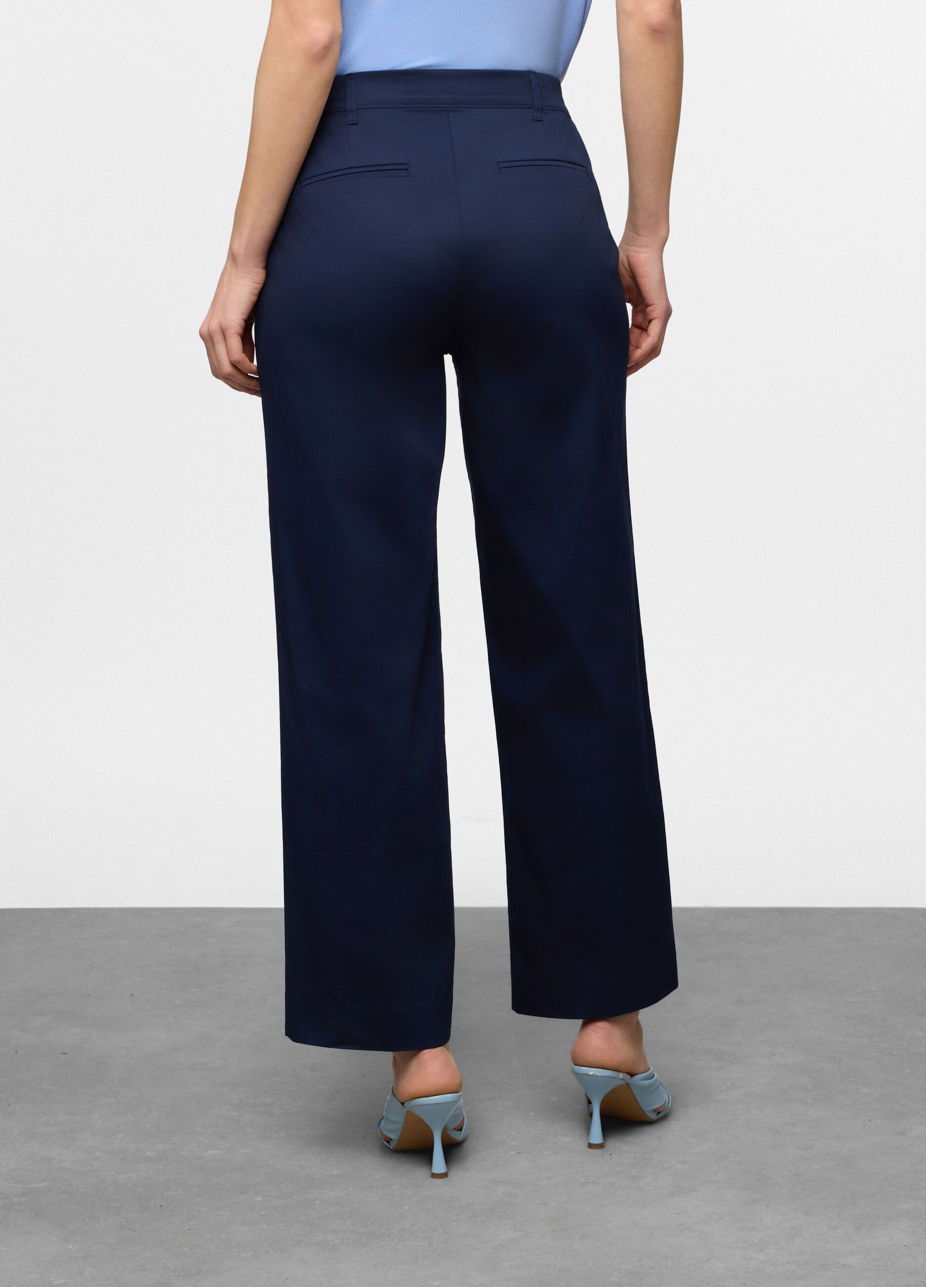 Pantaloni fit straight in twill di cotone stretch donna_1