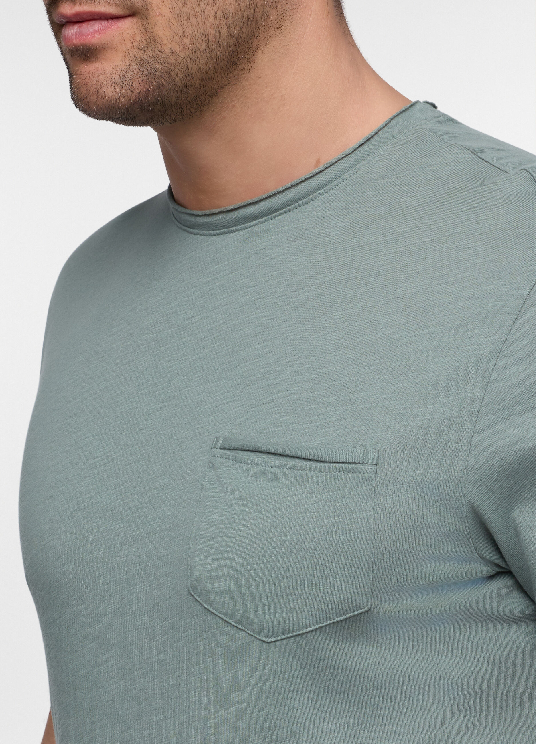 T-shirt in cotone con taschino uomo