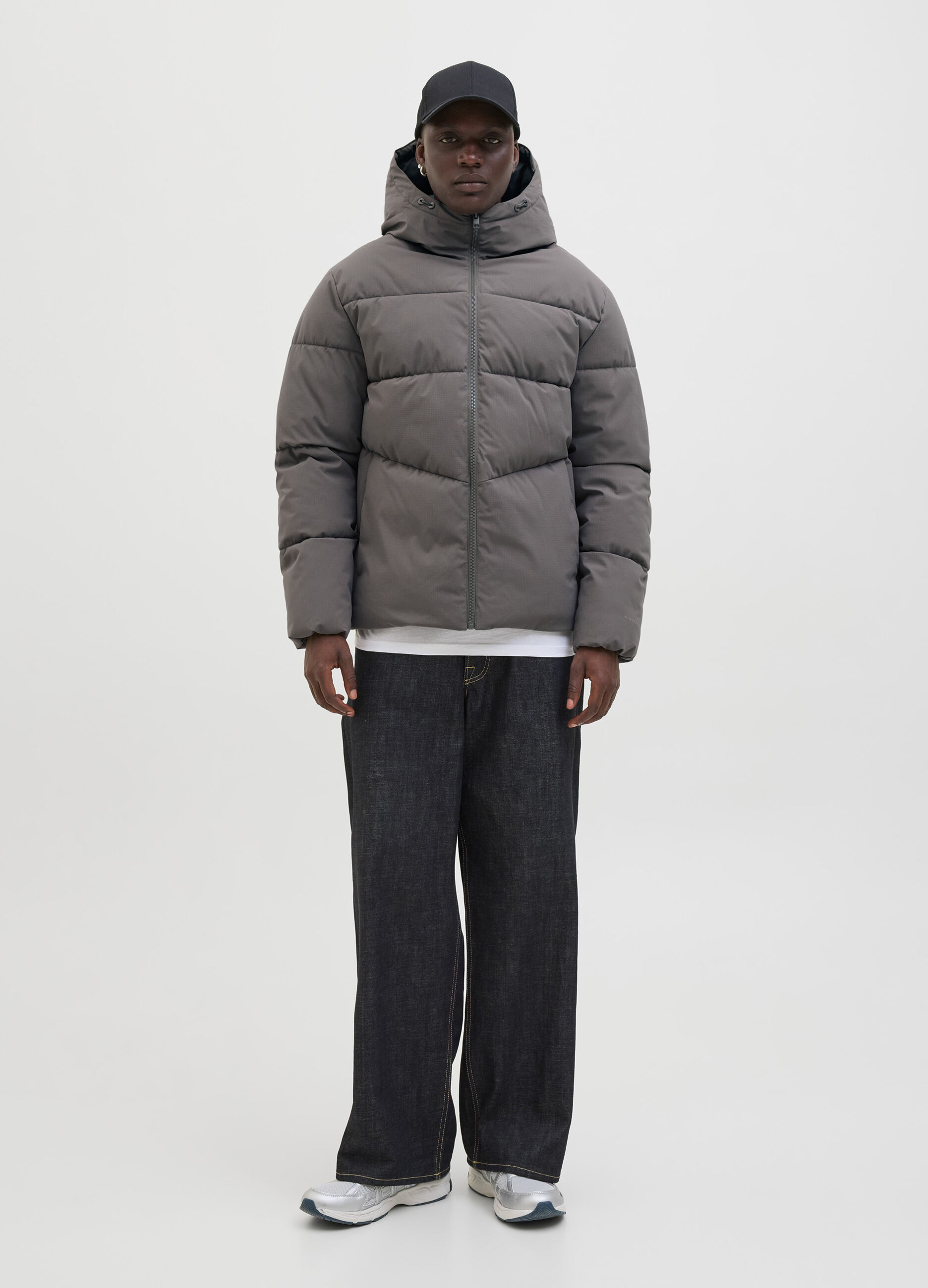 Giubbino imbottito con zip e cappuccio uomo_2