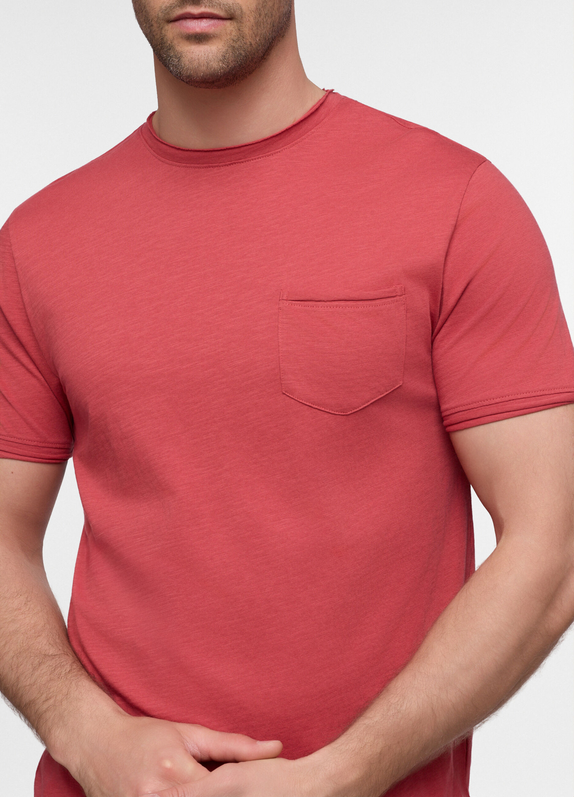 T-shirt in cotone con taschino uomo_2