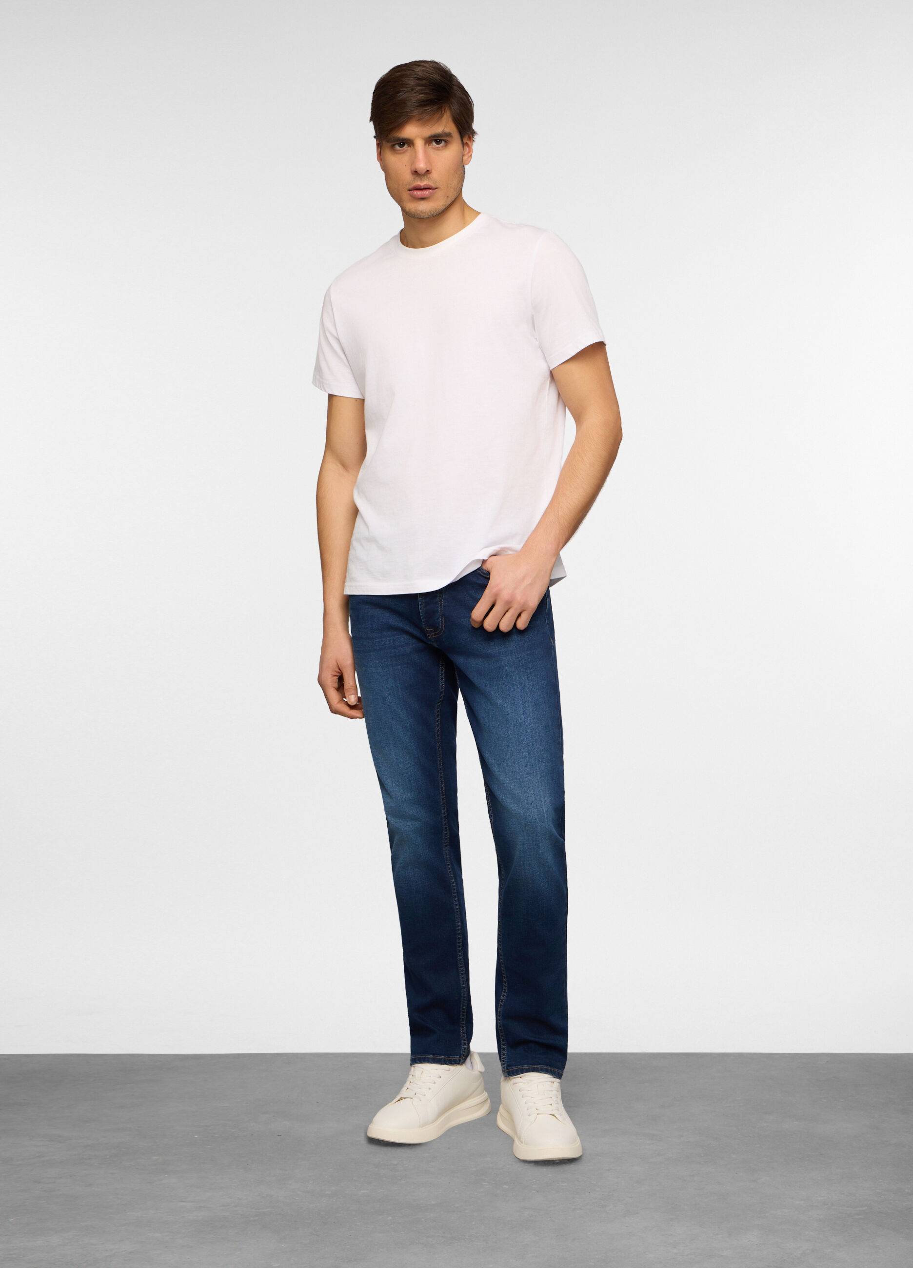 Jeans slim fit in denim stretch lavato uomo_0