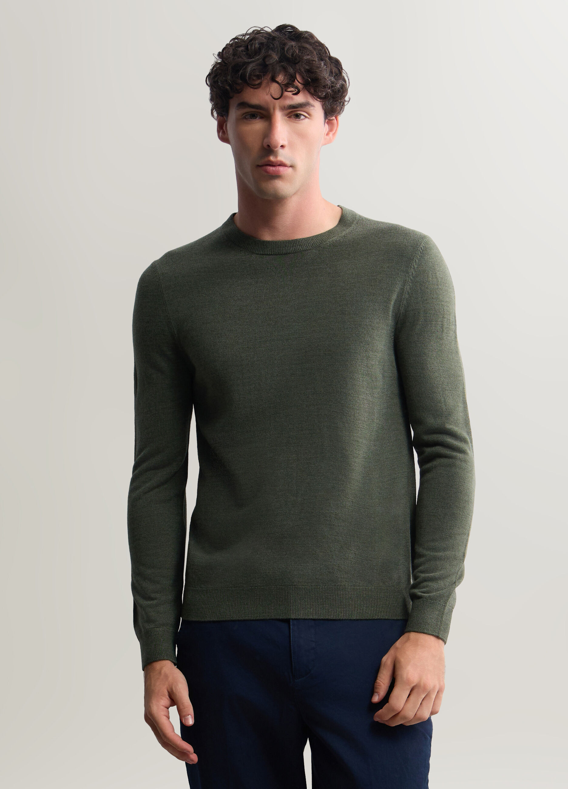 Maglione girocollo in maglia rasata uomo_0