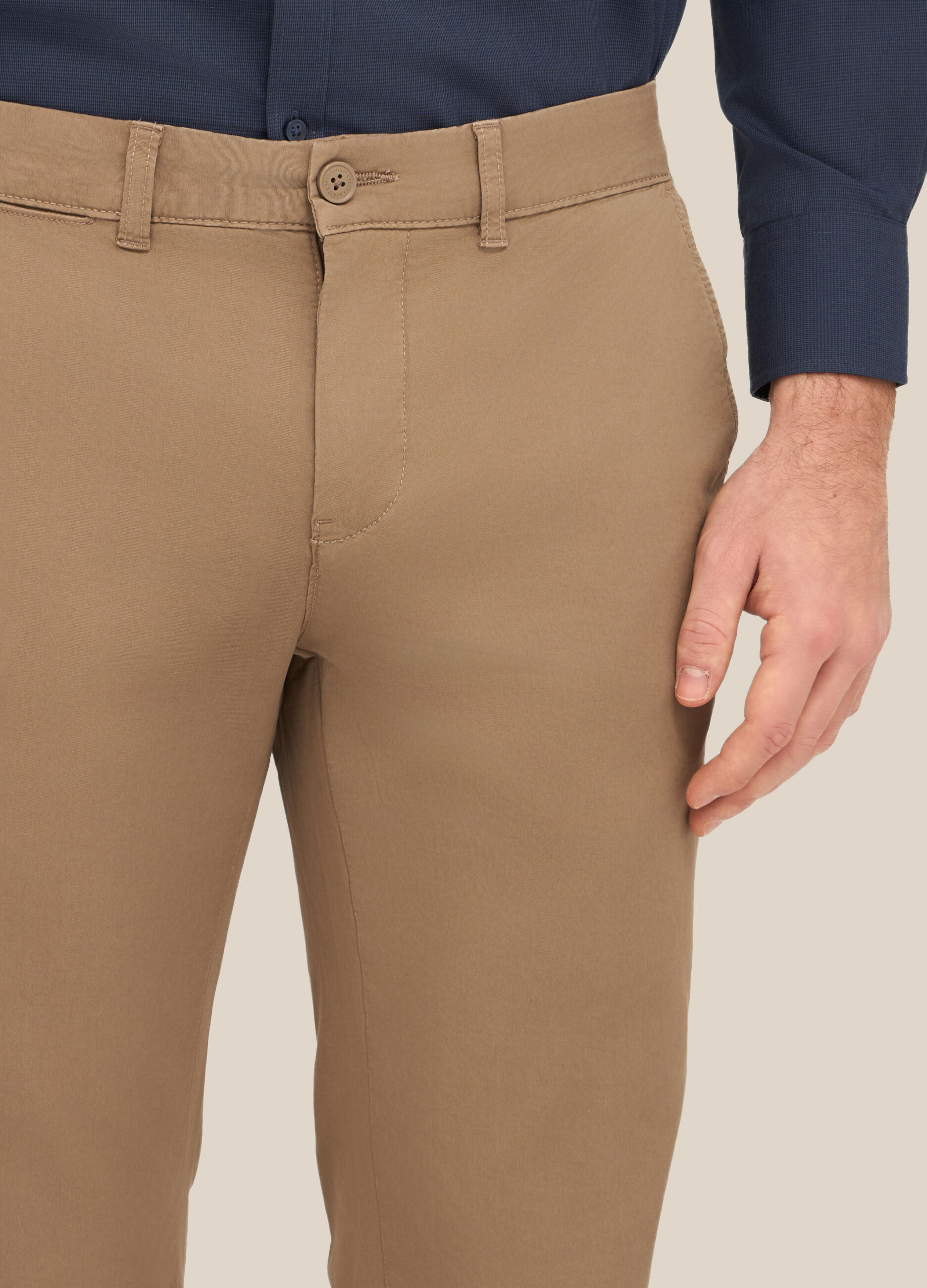 Pantaloni chino in cotone stretch uomo_2