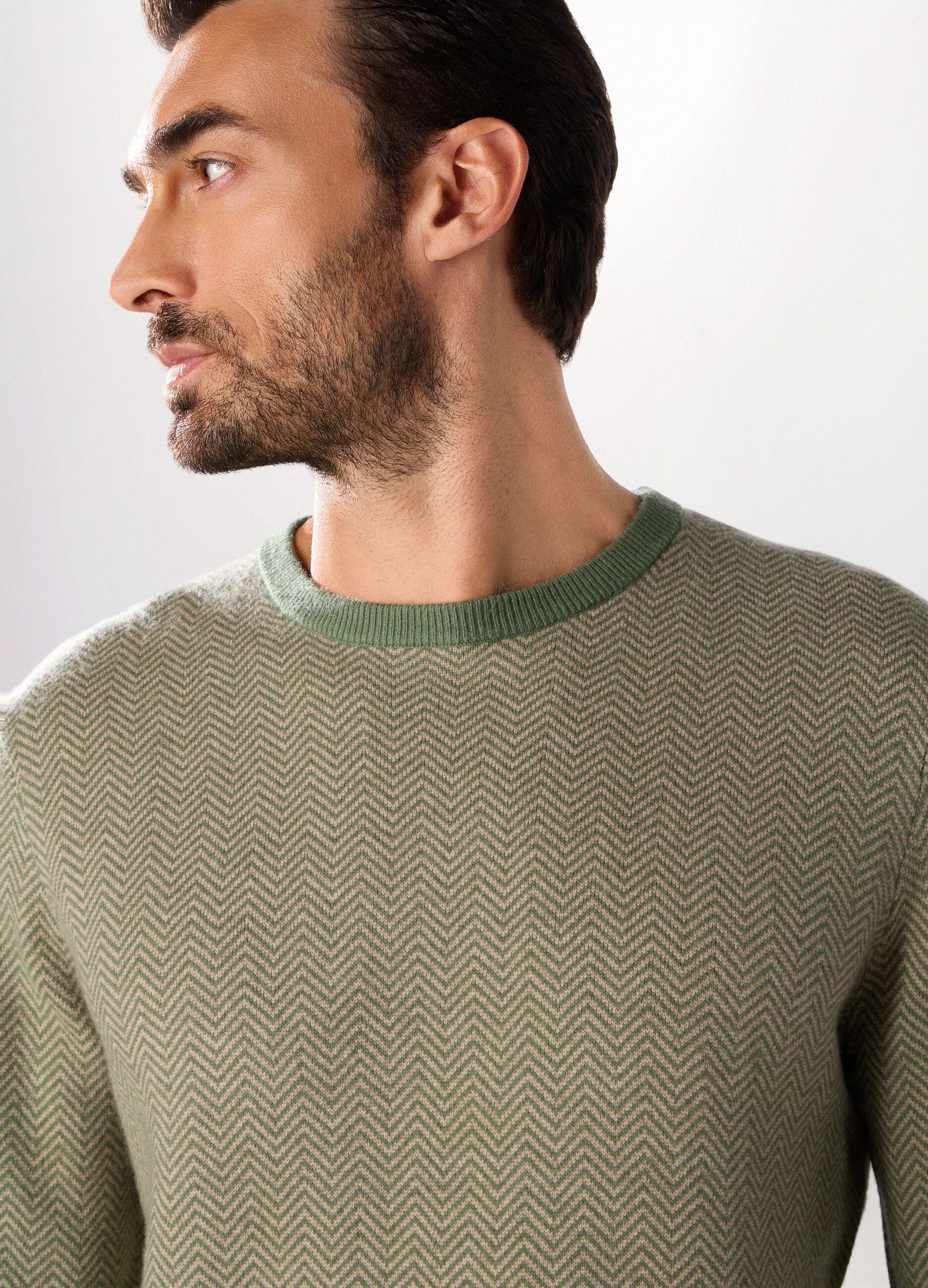 Maglione girocollo in misto lana e cashmere chevron uomo_2