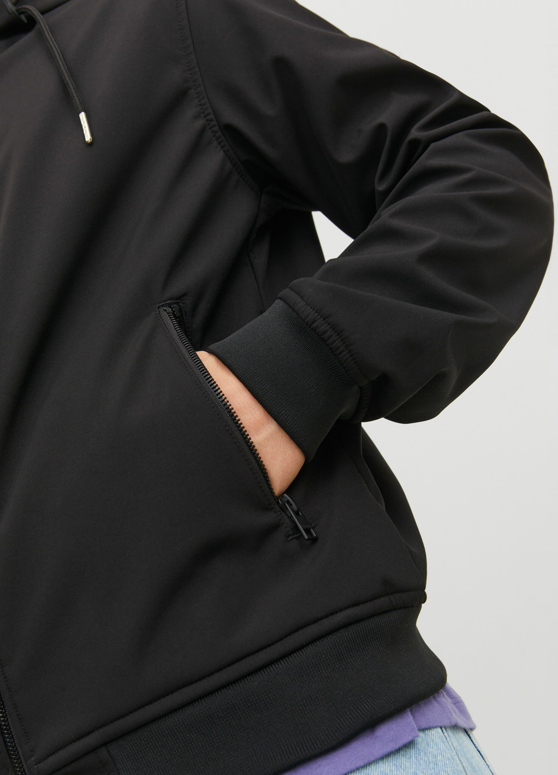 Giacca a vento con zip e cappuccio uomo