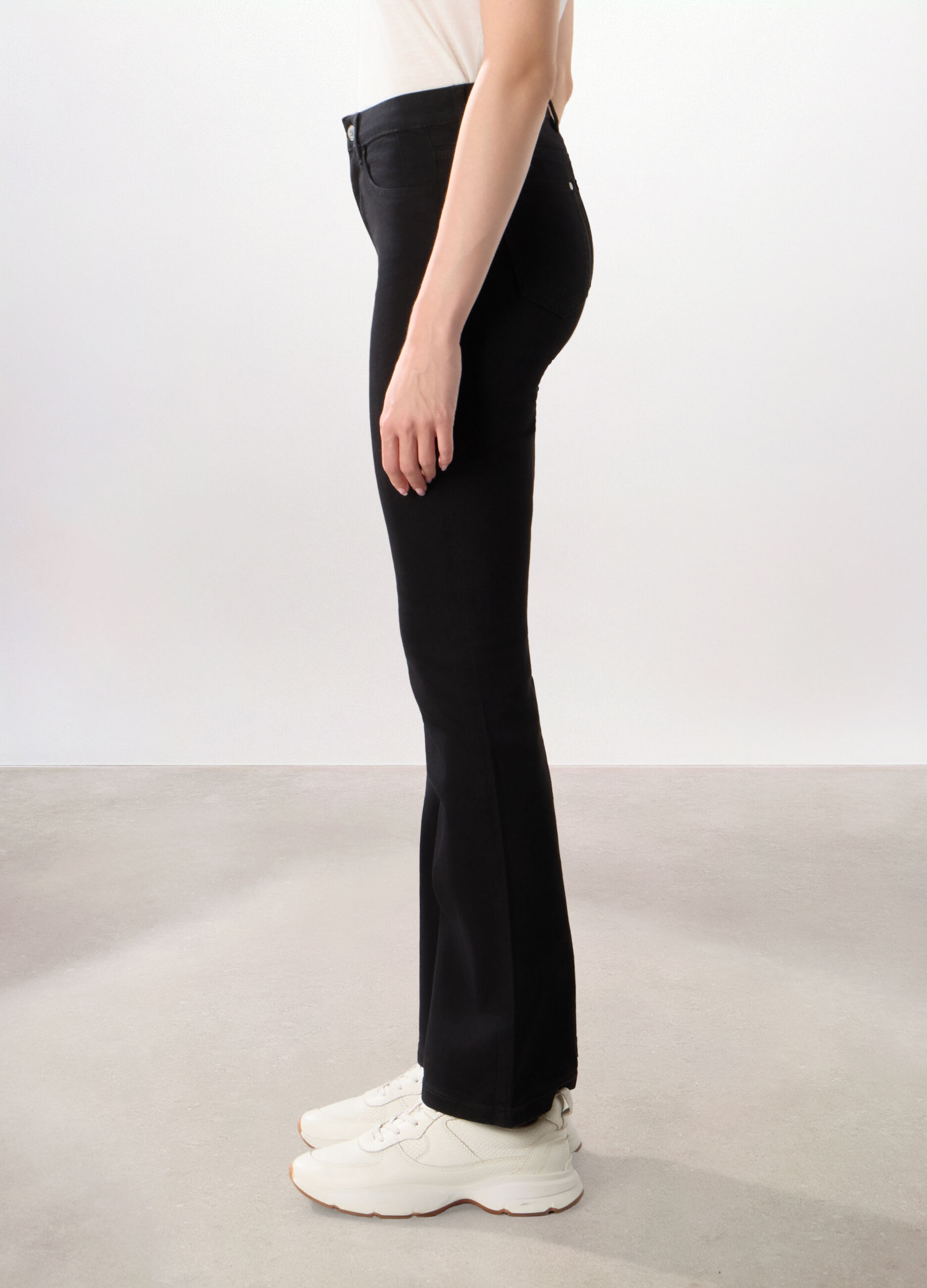 Pantaloni in denim misto cotone donna_3