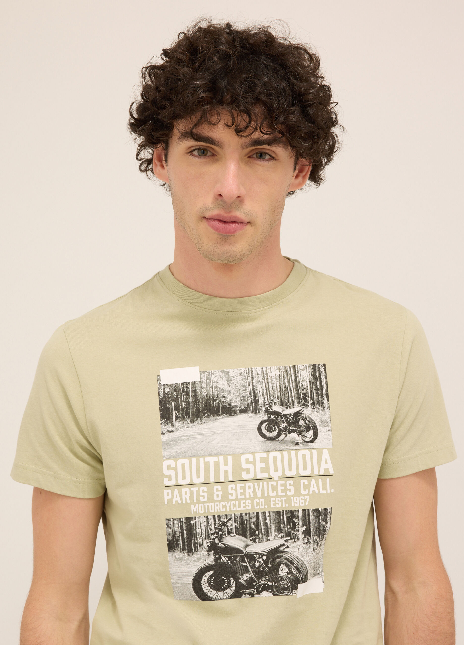 T-shirt girocollo in cotone con stampa uomo_2