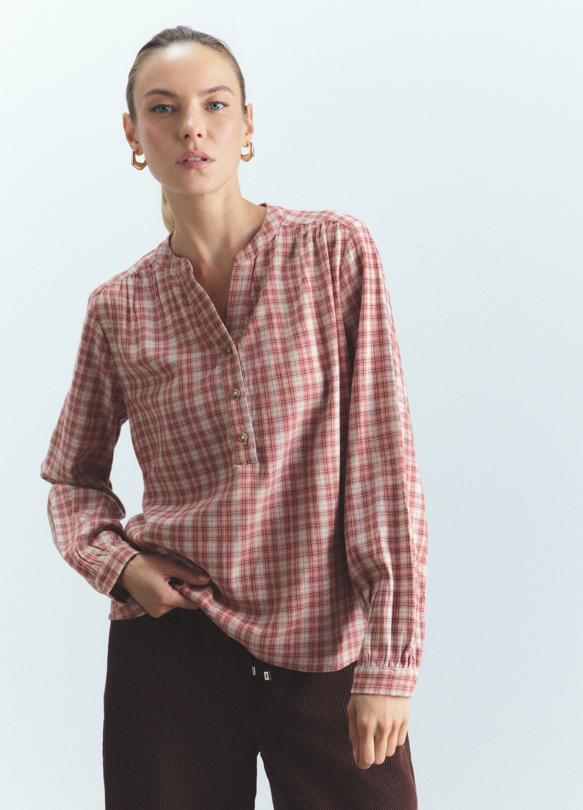 Blusa Fit Regular con scollo a V donna_1