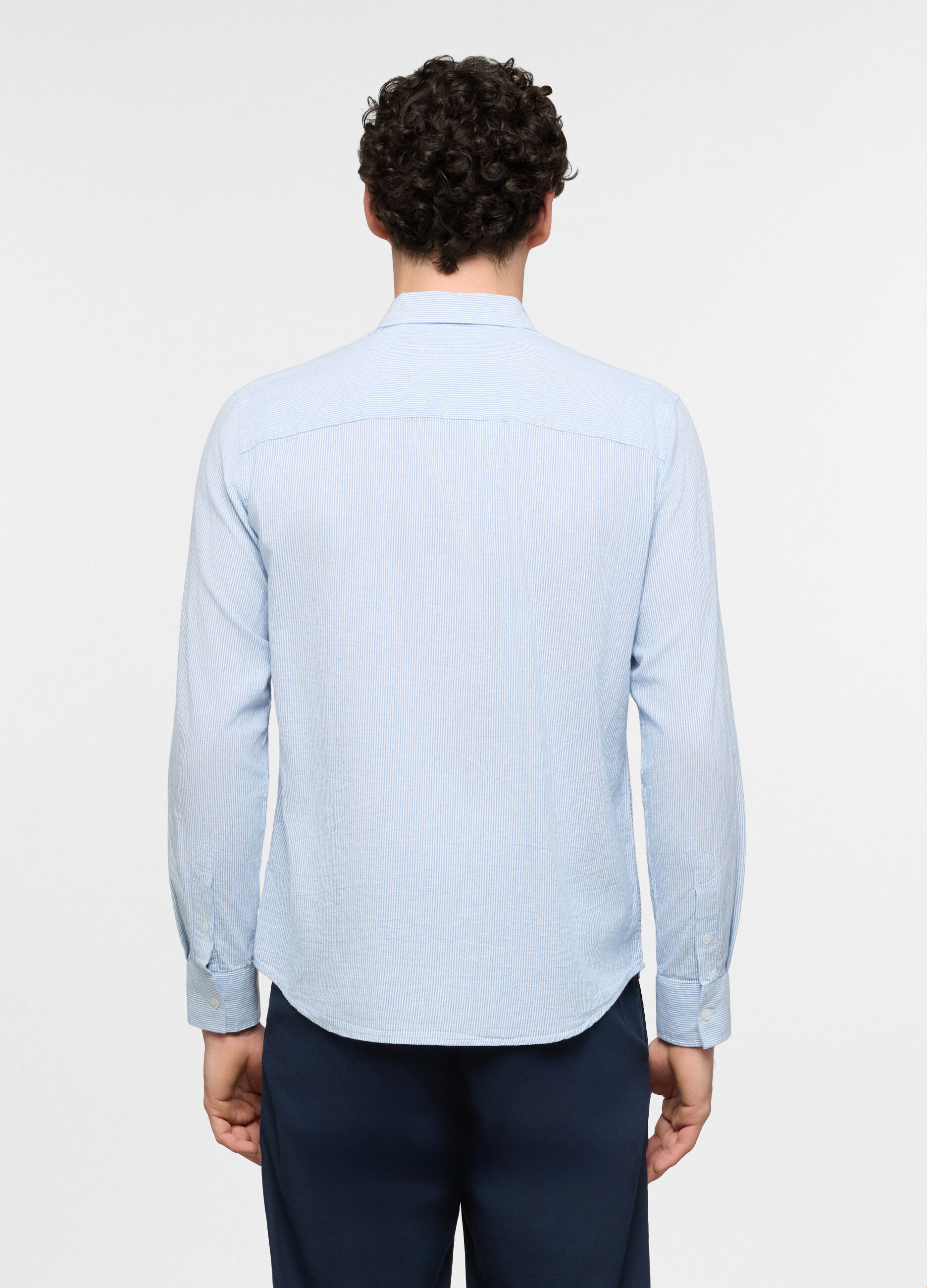 Camicia regular fit con collo classico a righe uomo_1