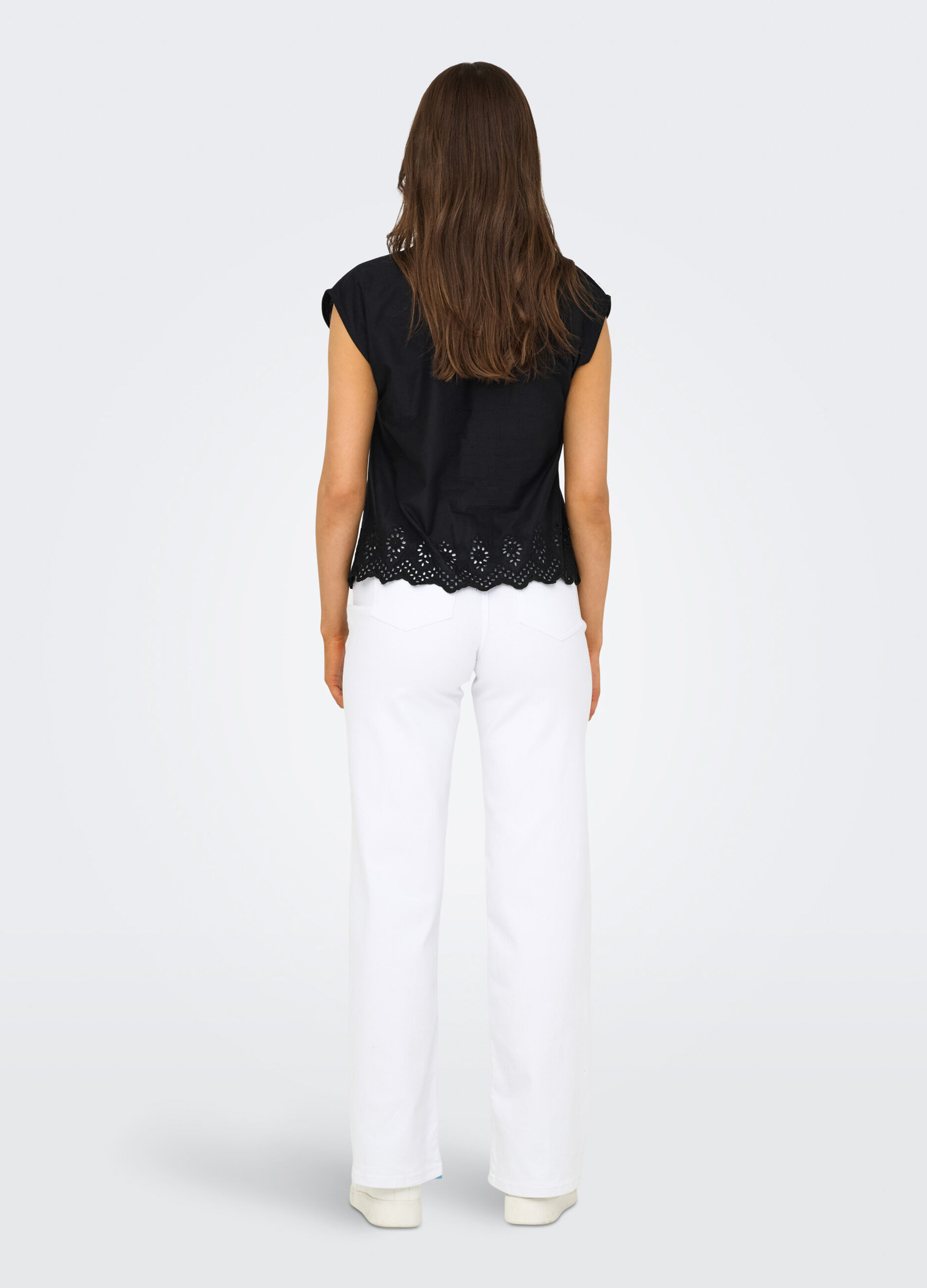 Camicia smanicata con ricami donna