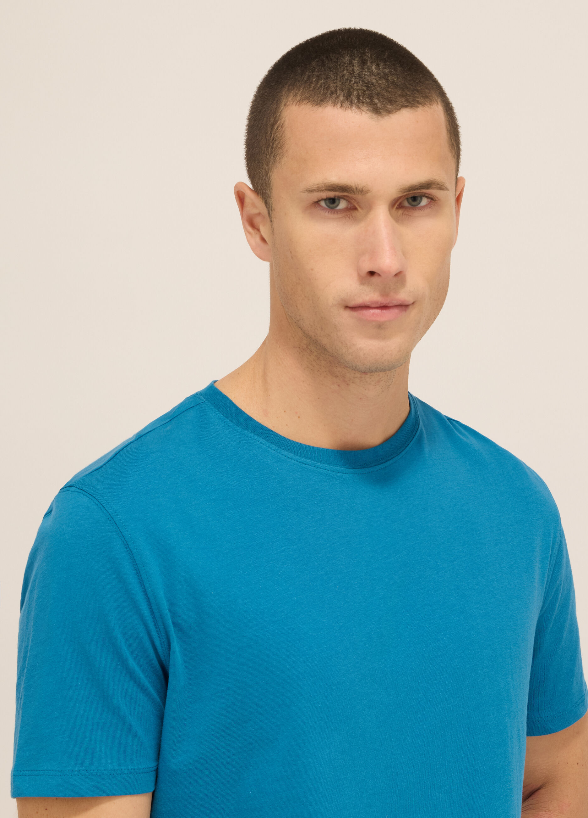 T-shirt girocollo in jersey di puro cotone uomo_2