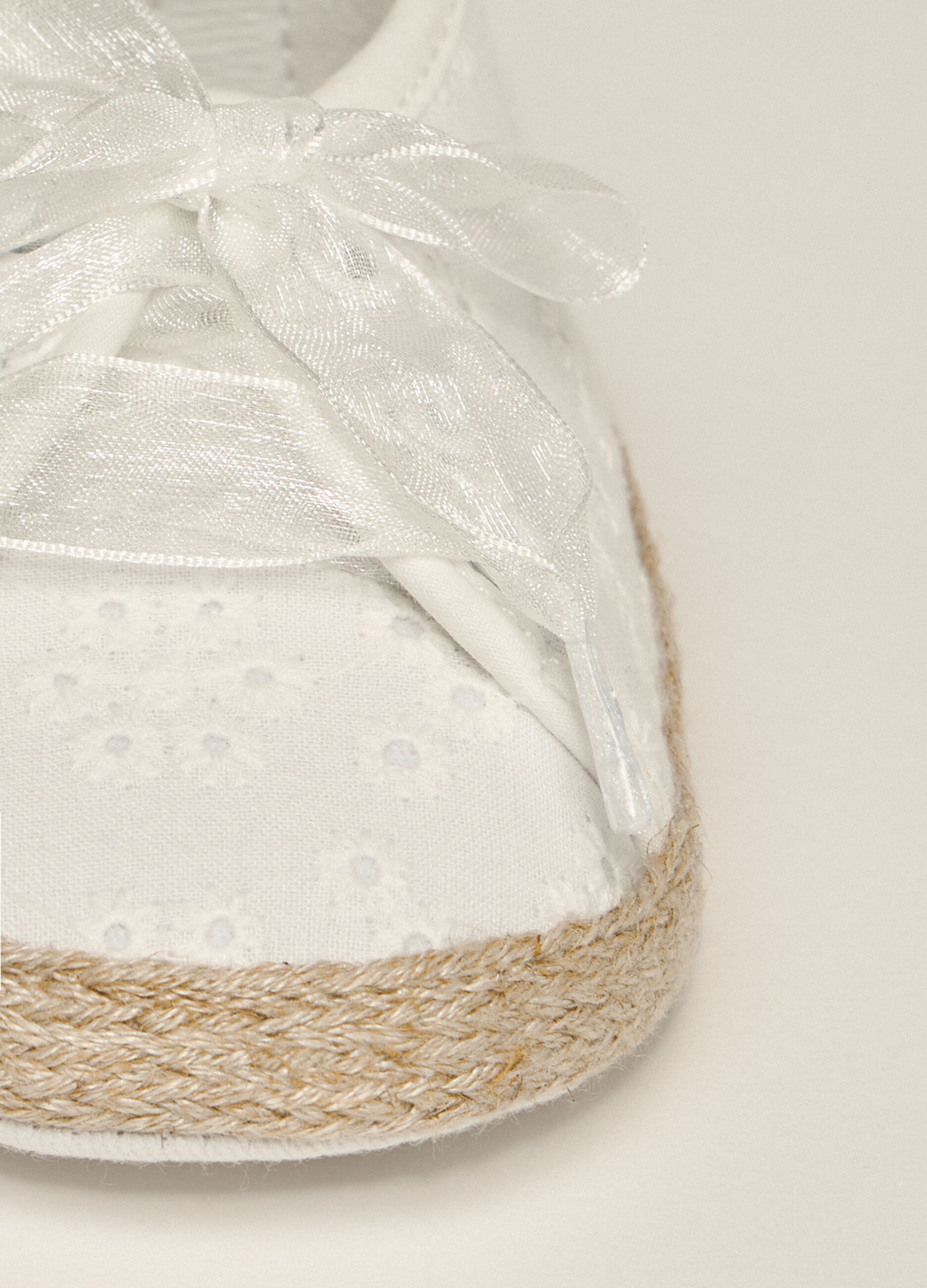 Scarpe in Sangallo IANA neonata