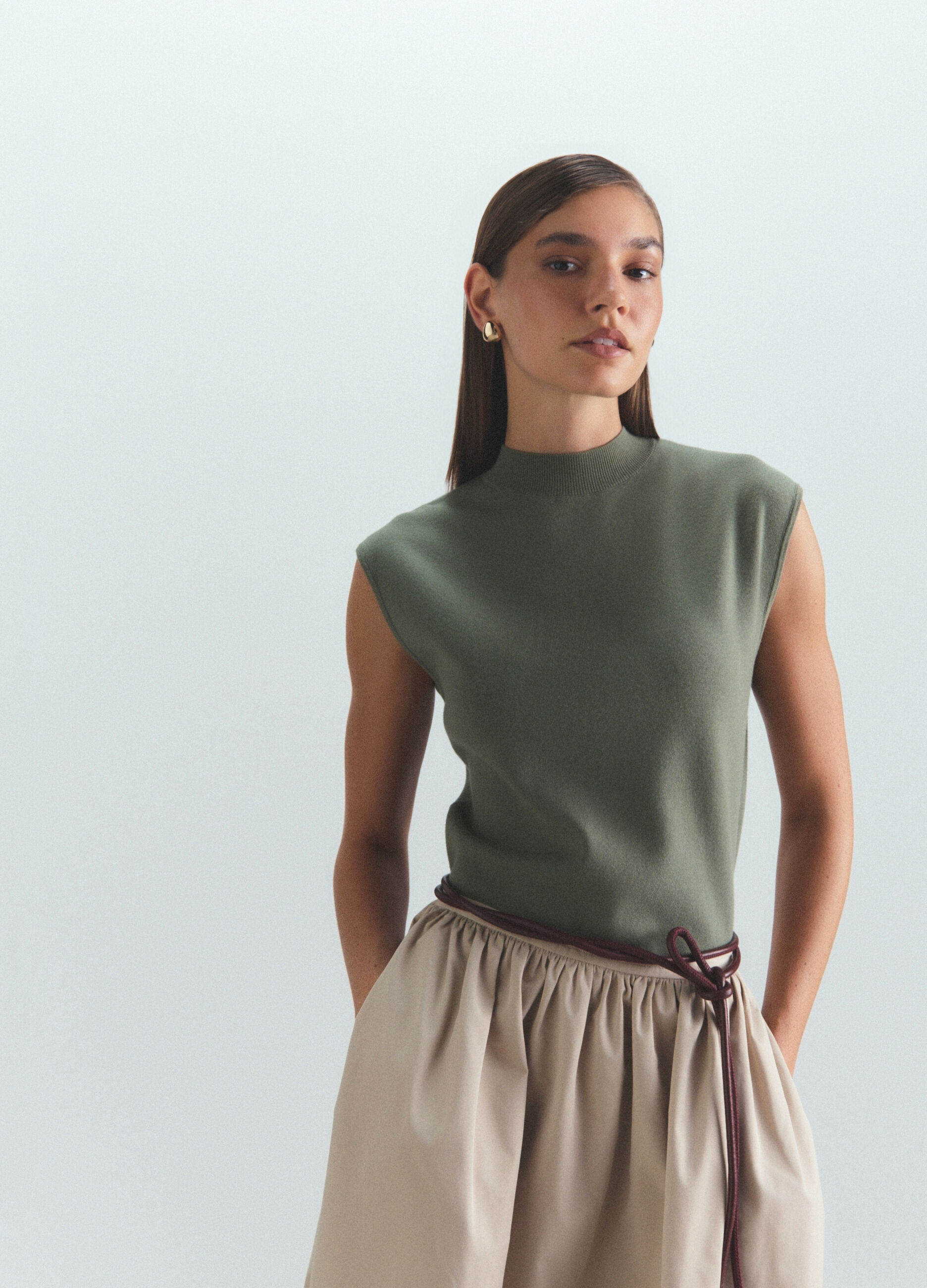 Lupetto smanicato in maglia rasata donna_1