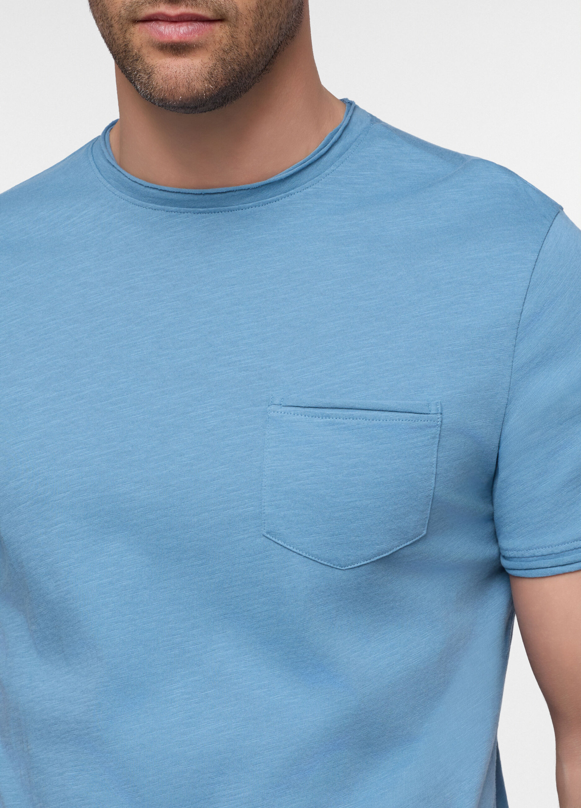 T-shirt in cotone con taschino uomo_2