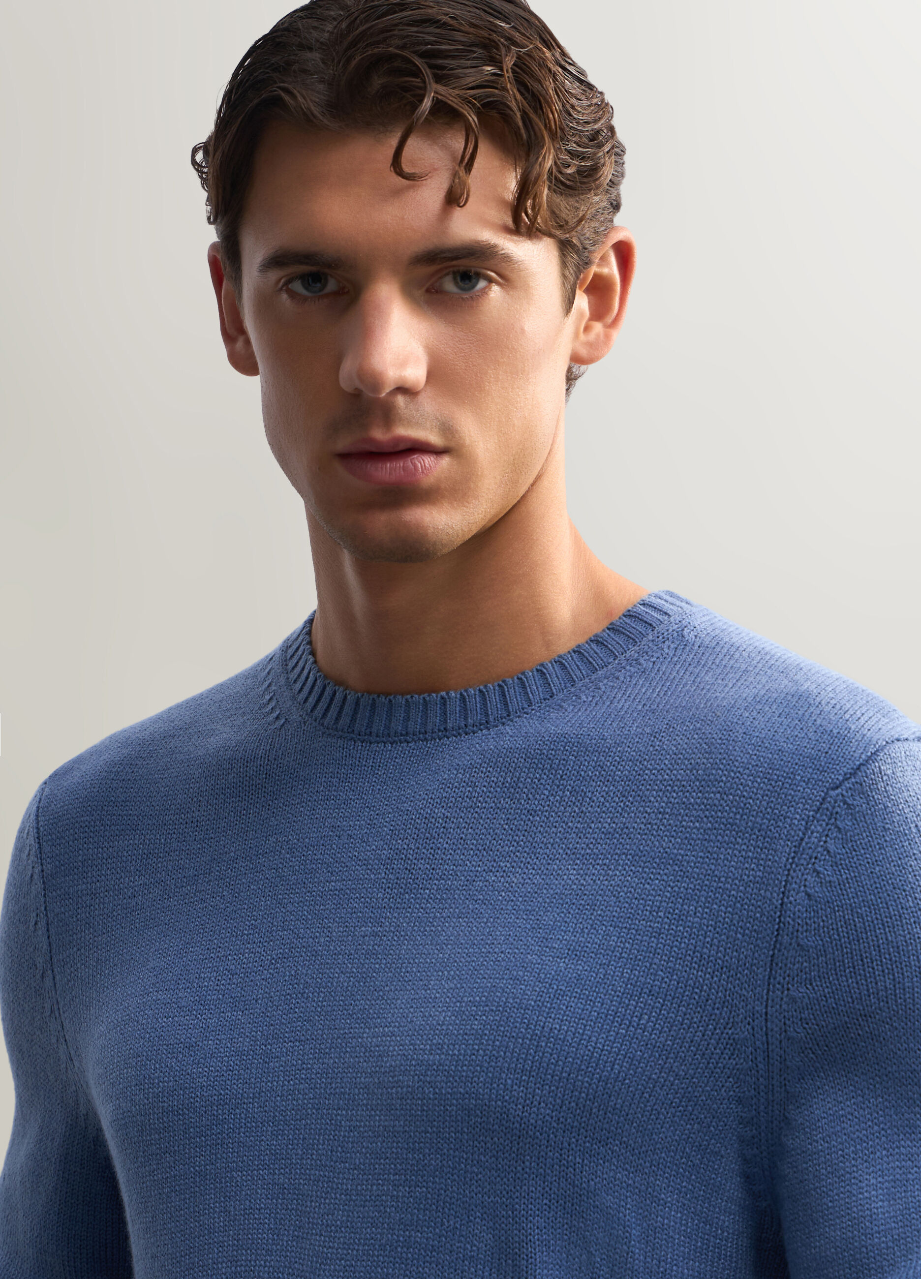 Maglione girocollo a maglia rasata uomo_2